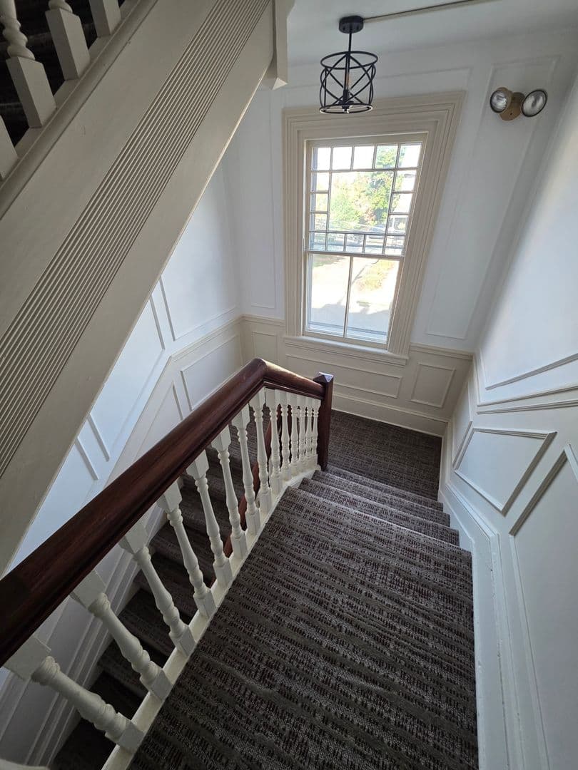 Abington Apartment: 1858 Guernsey Ave