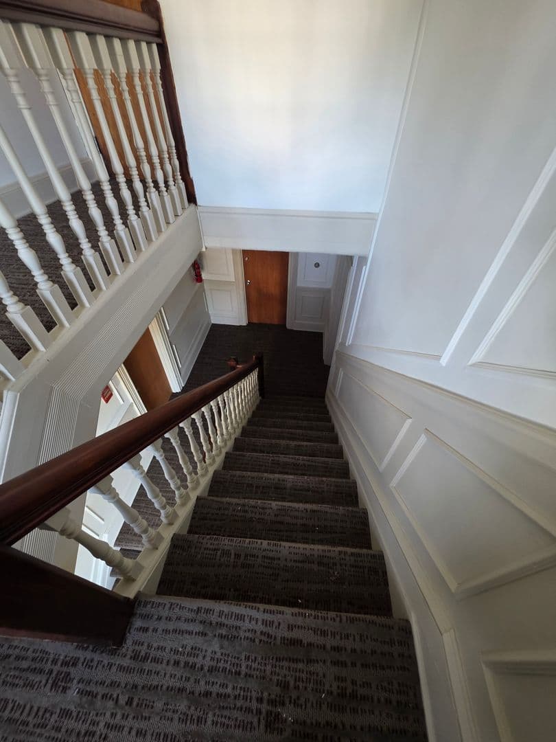 Abington Apartment: 1858 Guernsey Ave