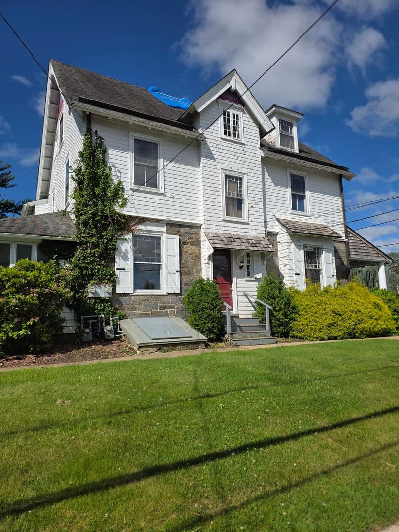 Abington Apartment: 1858 Guernsey Ave