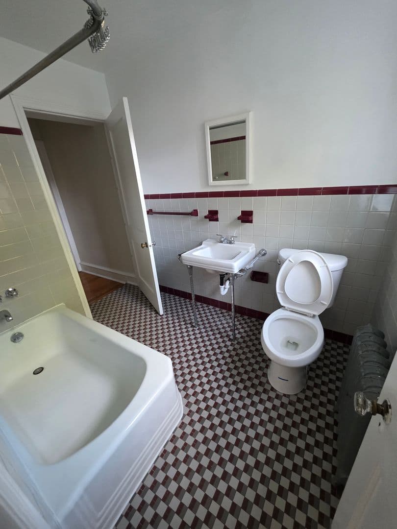 Jenkintown Apartment: 410 Linden Street