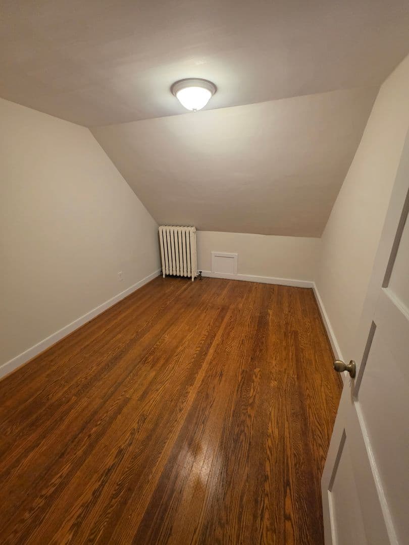 Abington Apartment: 1858 Guernsey Ave
