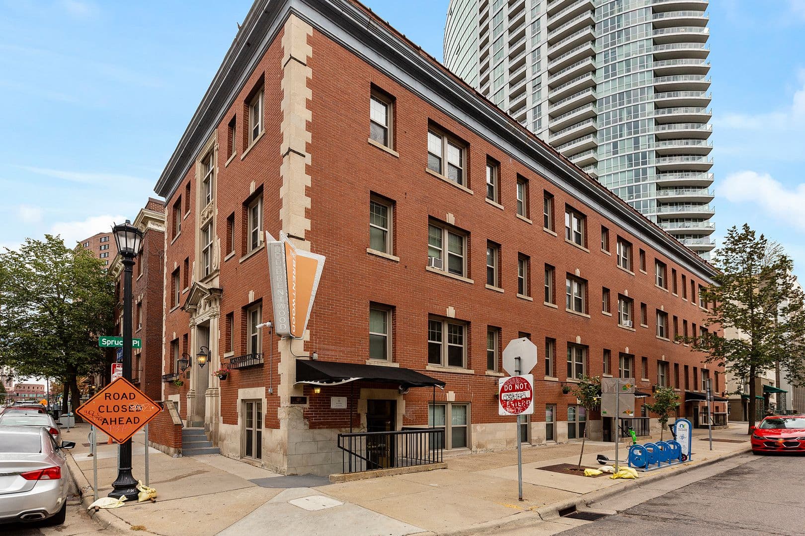 Minneapolis Apartment: 127 W Grant St
