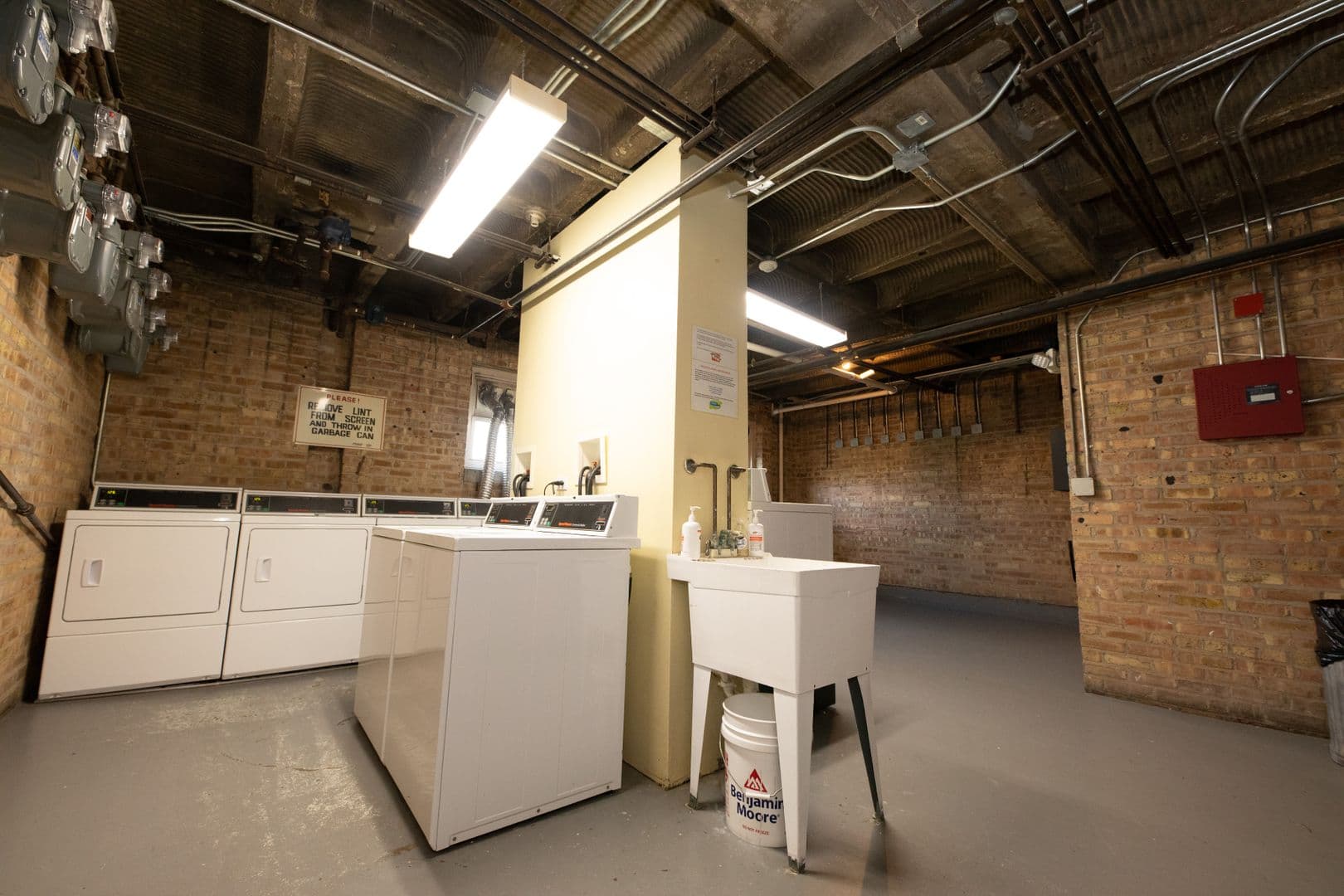Evanston Apartment: 2730-2766 Hampton Parkway