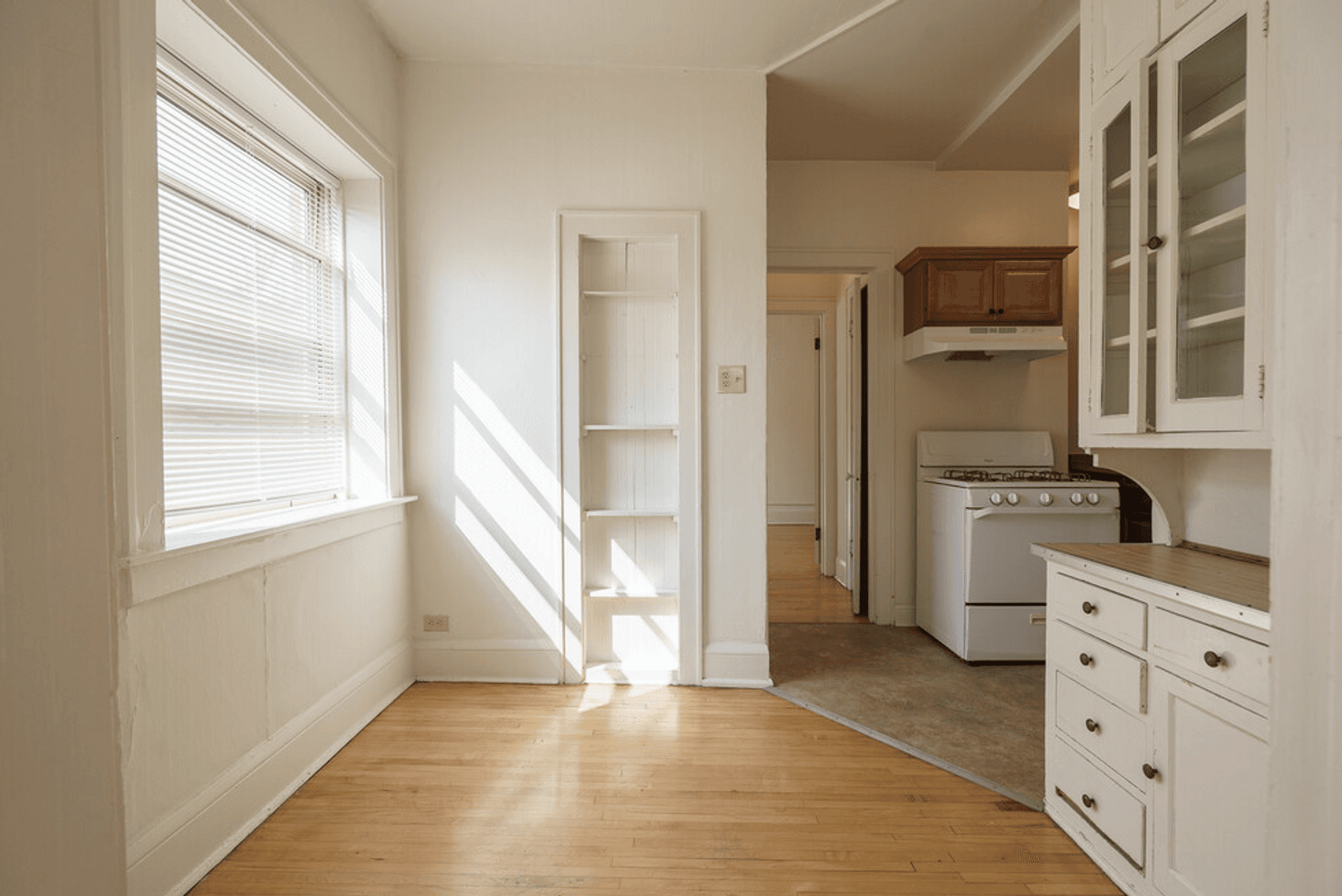 Minneapolis Apartment: 2400 Harriet Ave