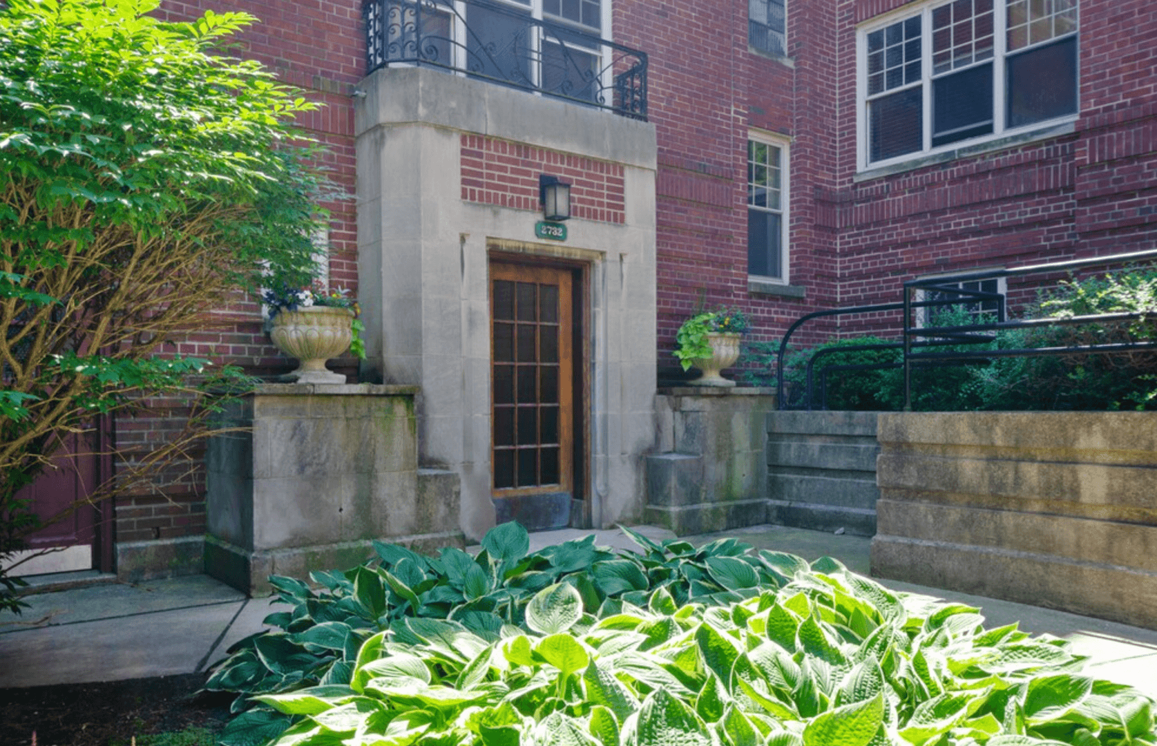Evanston Apartment: 2730-2766 Hampton Parkway