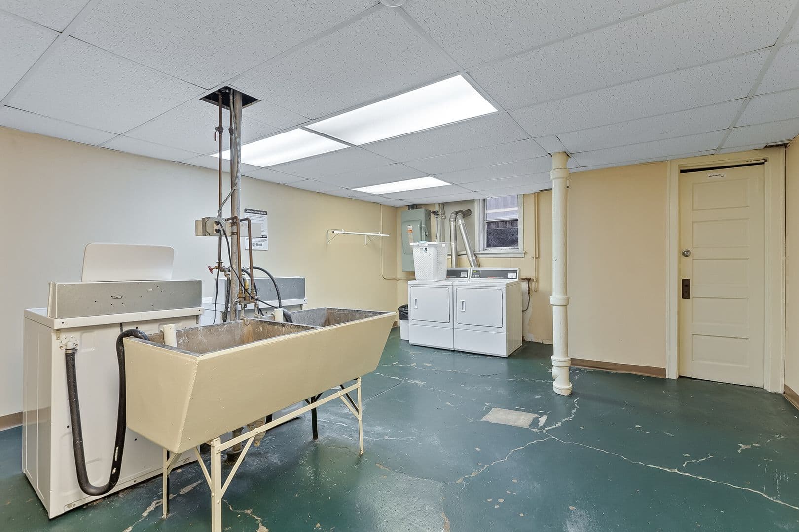 Minneapolis Apartment: 2219 Garfield Ave