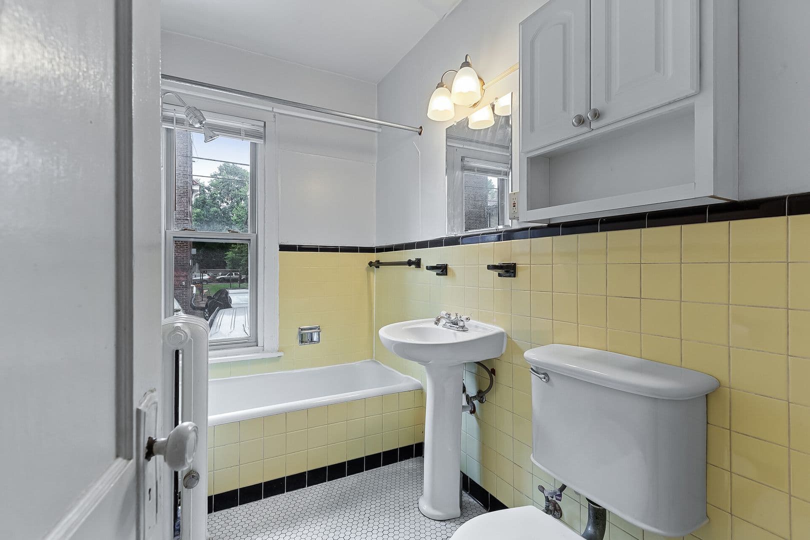 Minneapolis Apartment: 2219 Garfield Ave