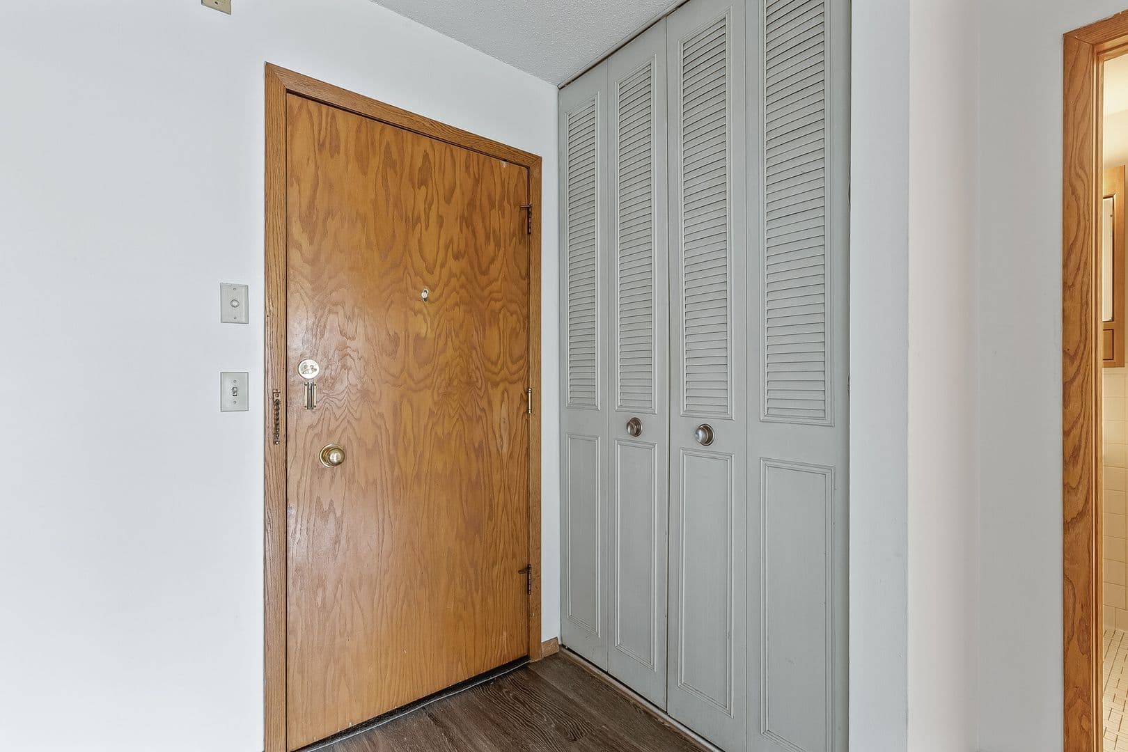 Minneapolis Apartment: 2400 Harriet Ave
