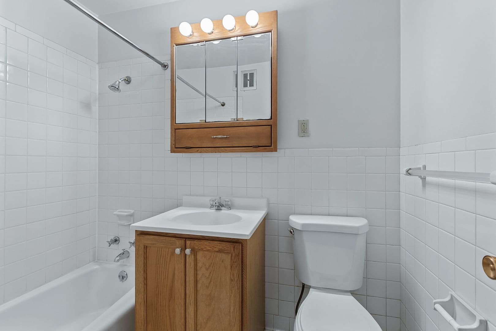 Minneapolis Apartment: 2400 Harriet Ave