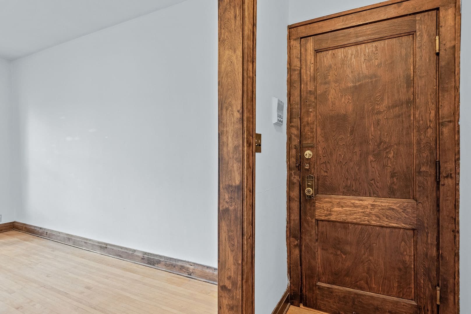 Minneapolis Apartment: 2219 Garfield Ave