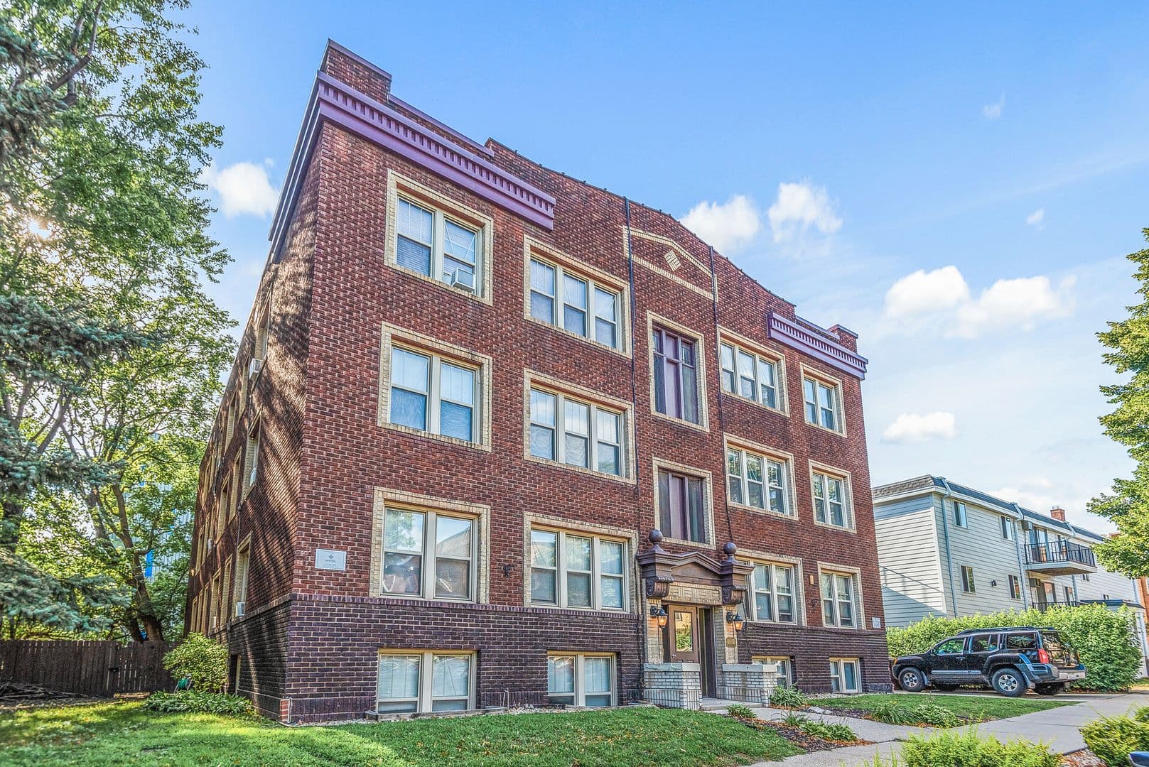 Minneapolis Apartment: 2219 Garfield Ave