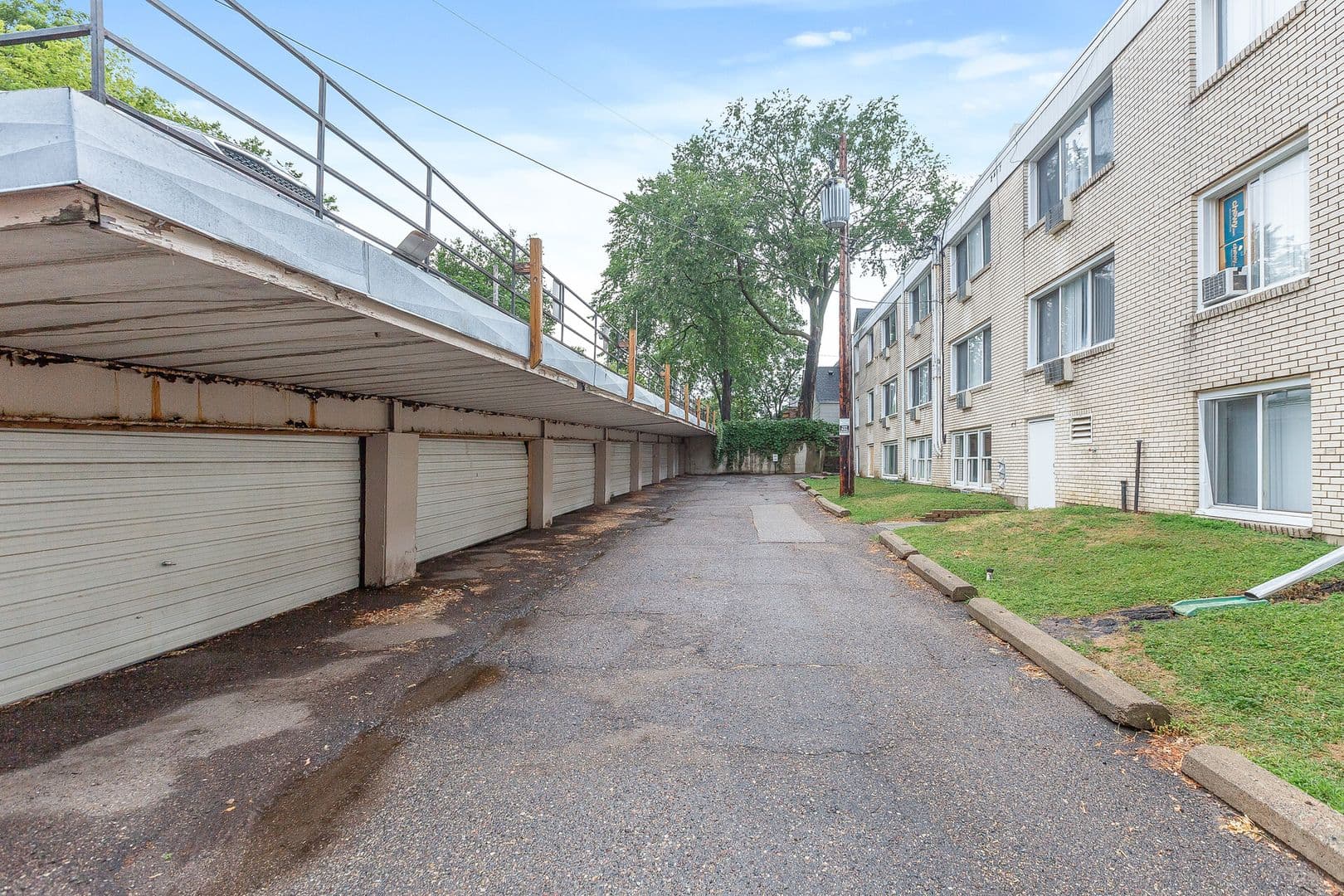 Minneapolis Apartment: 2400 Harriet Ave
