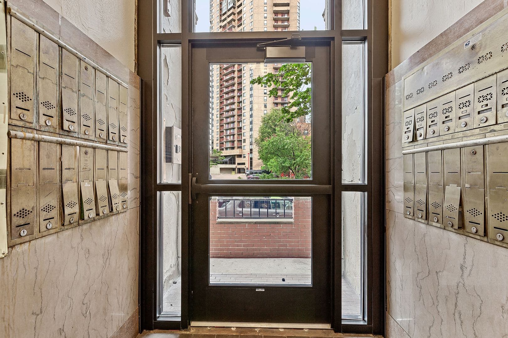 Minneapolis Apartment: 127 W Grant St