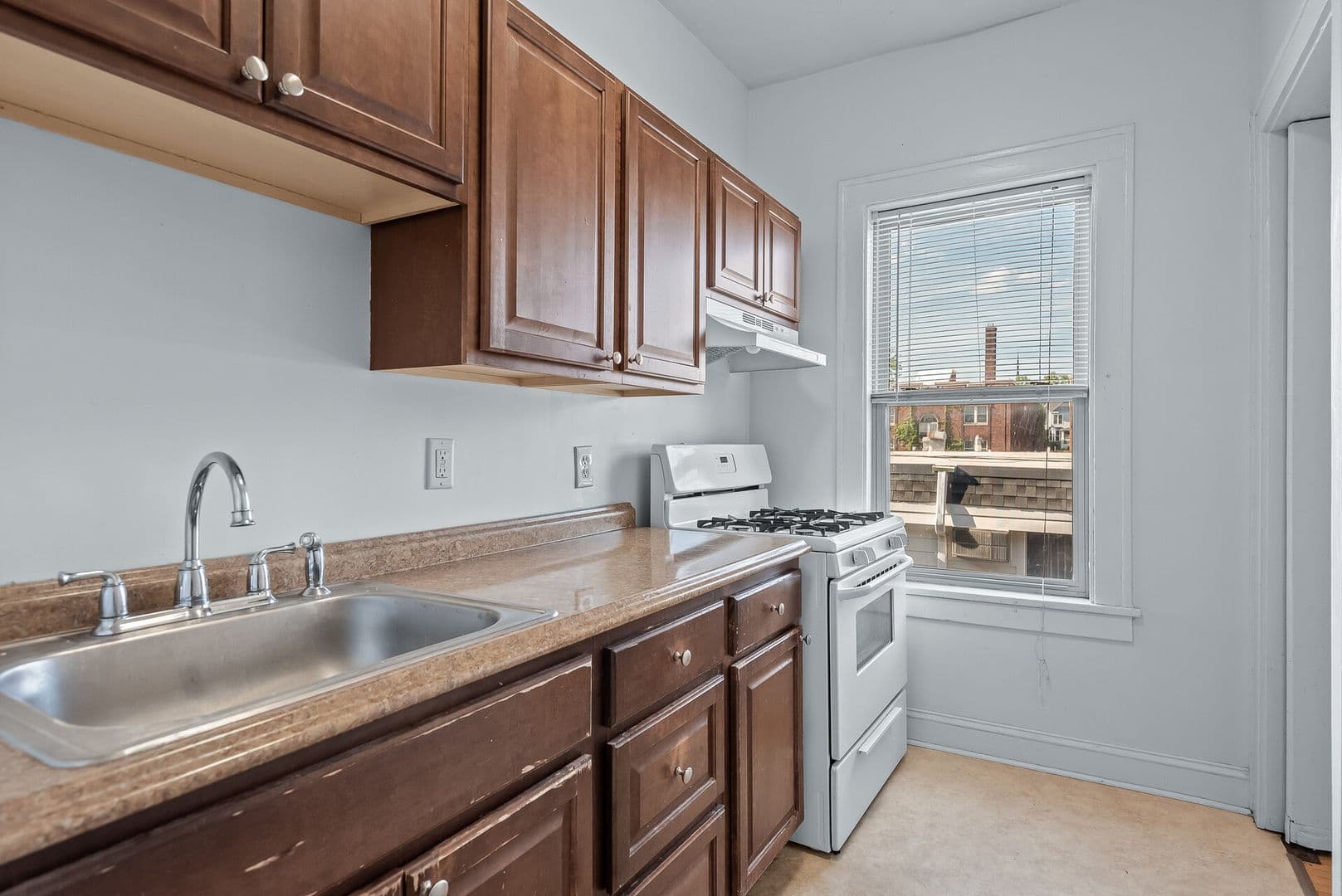 Minneapolis Apartment: 2219 Garfield Ave