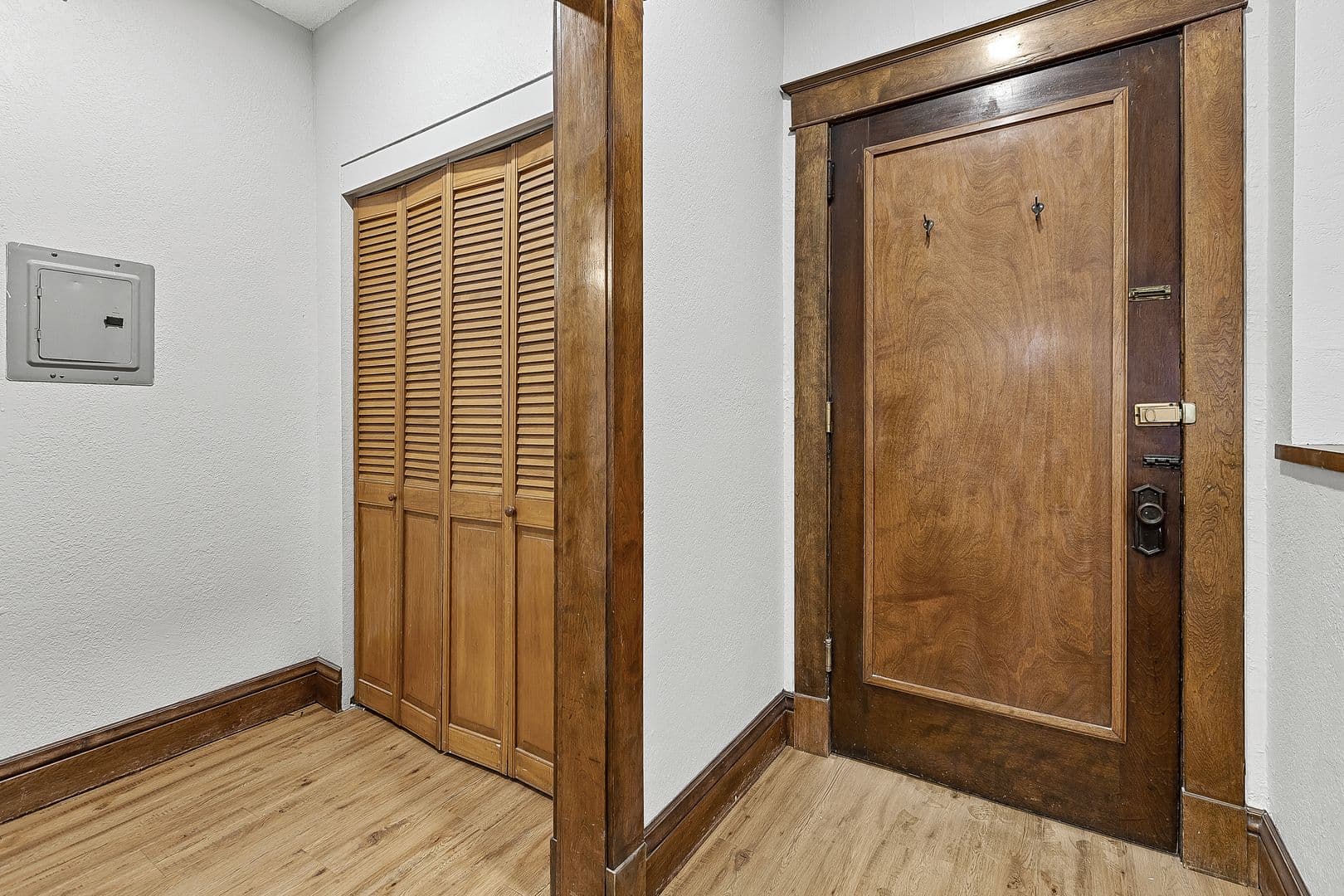 Minneapolis Apartment: 127 W Grant St