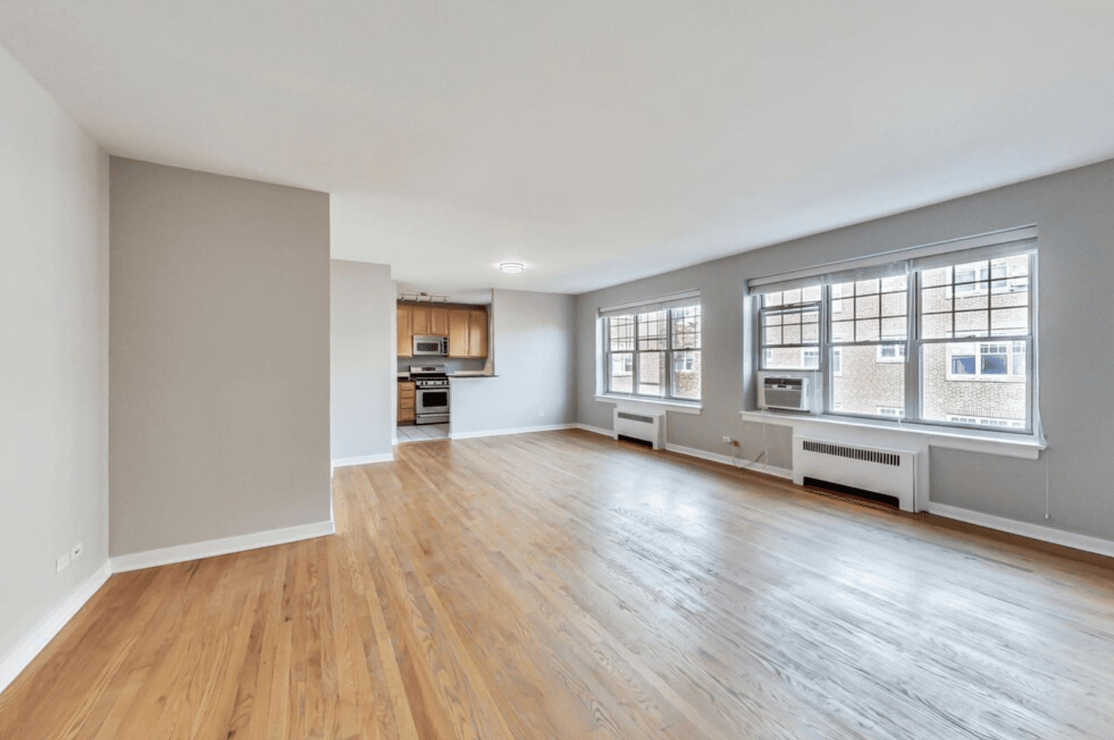 Evanston Apartment: 2730-2766 Hampton Parkway
