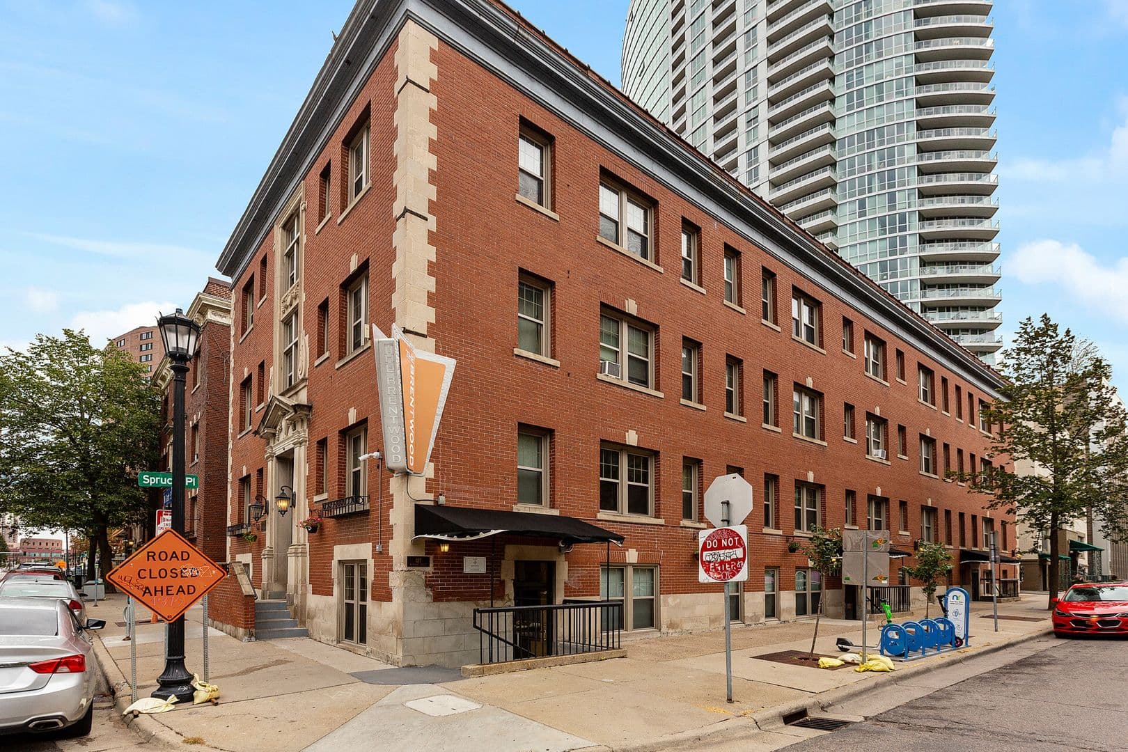 Minneapolis Apartment: 127 W Grant St