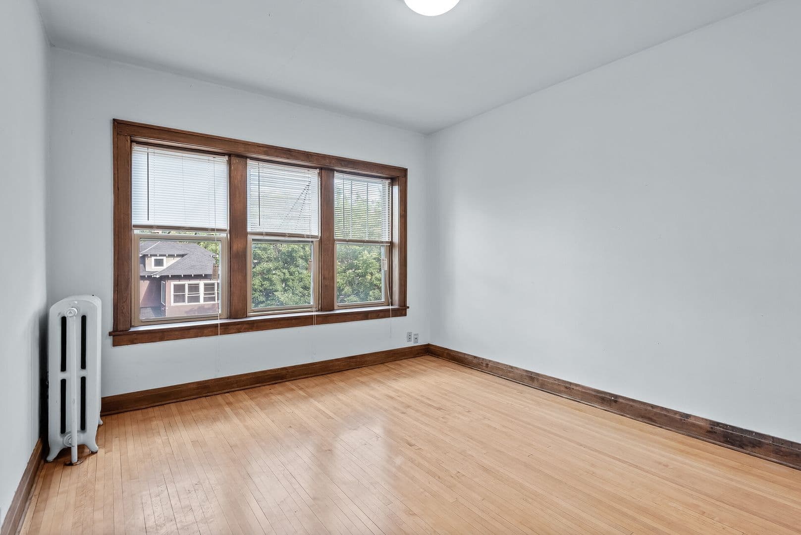 Minneapolis Apartment: 2219 Garfield Ave