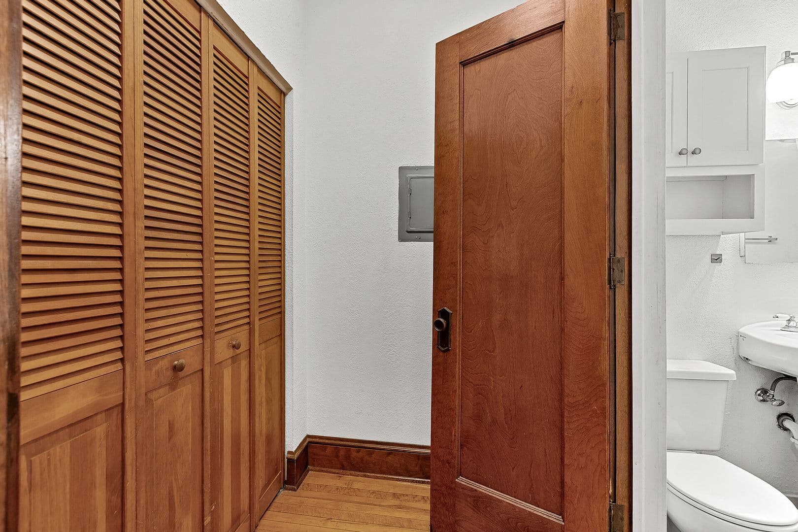 Minneapolis Apartment: 127 W Grant St
