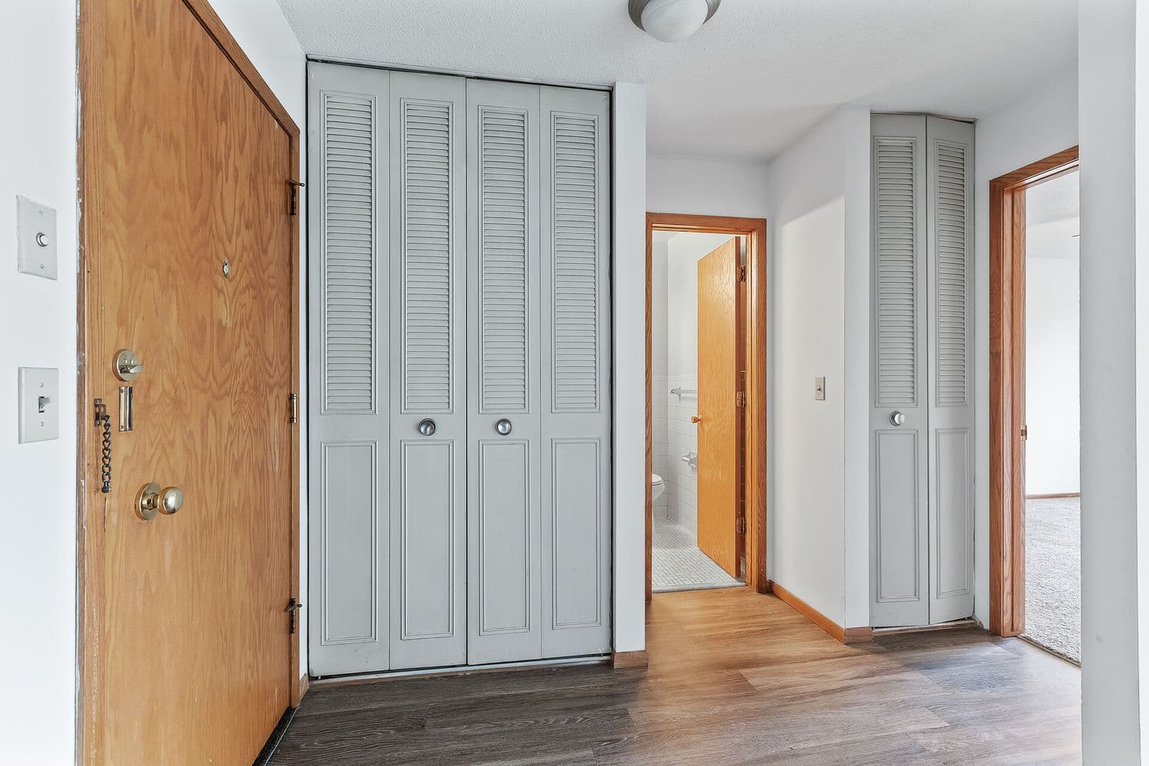 Minneapolis Apartment: 2400 Harriet Ave
