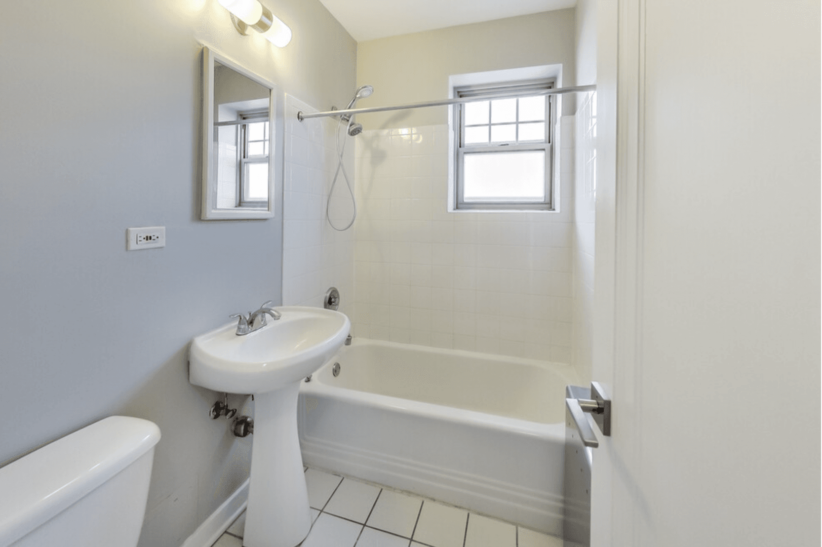 Evanston Apartment: 2730-2766 Hampton Parkway