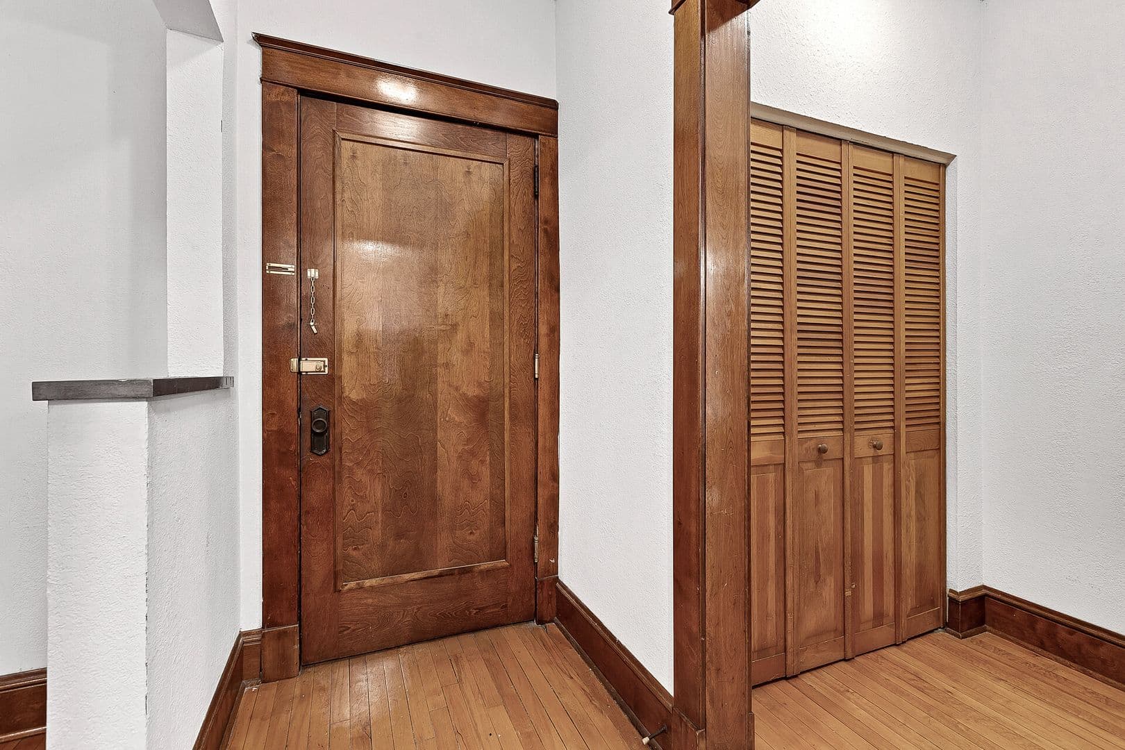 Minneapolis Apartment: 127 W Grant St