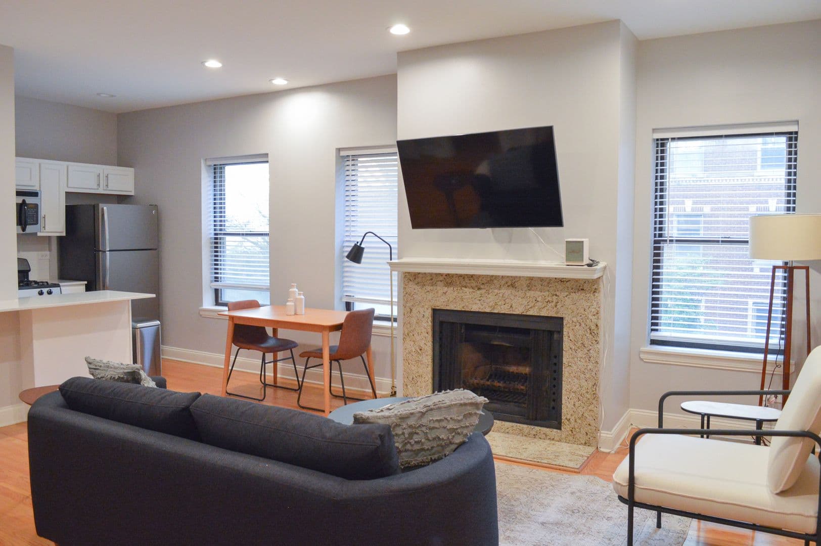 Chicago Apartment: 835-864 W. Barry Ave.