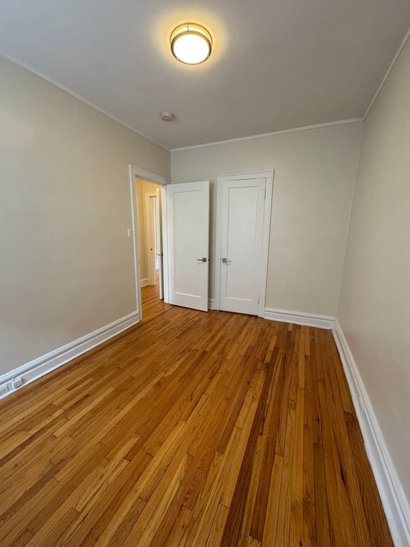 Evanston Apartment: 1000-1010 Hinman Avenue