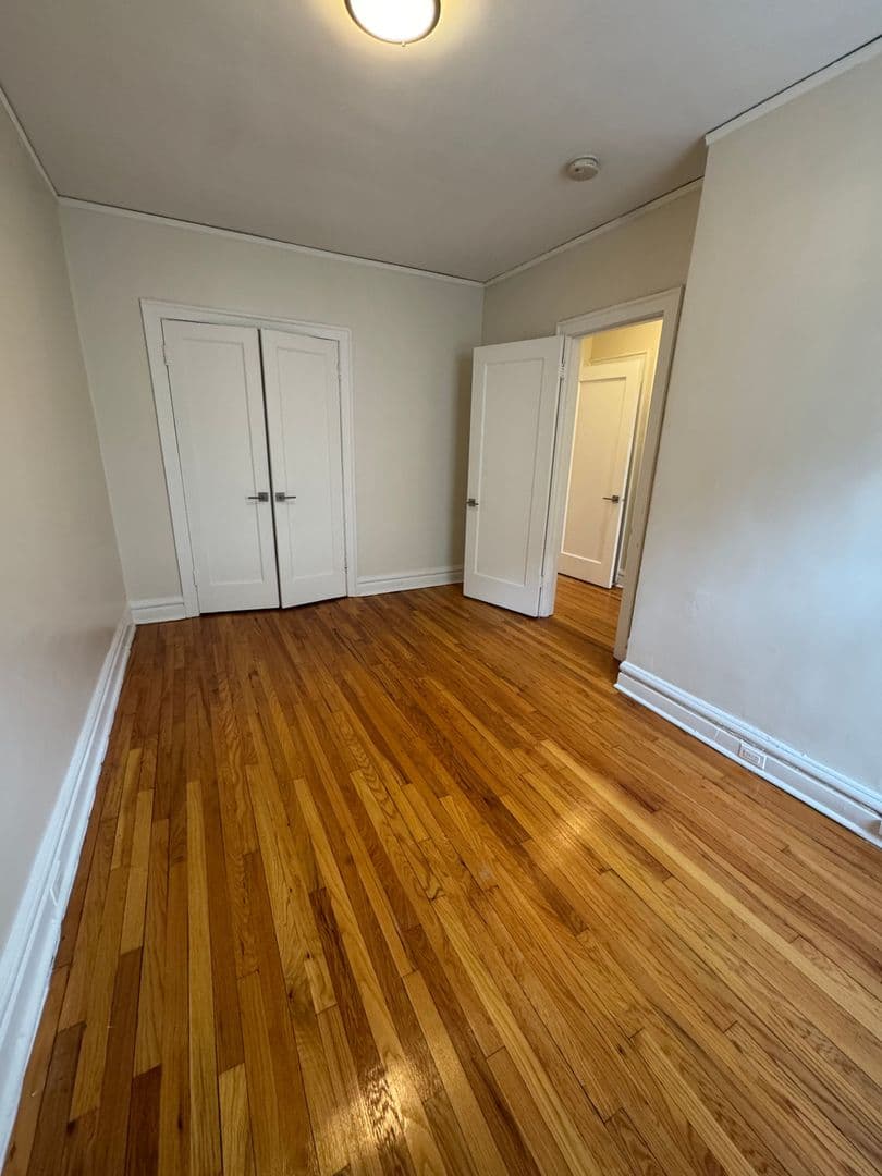 Evanston Apartment: 1000-1010 Hinman Avenue