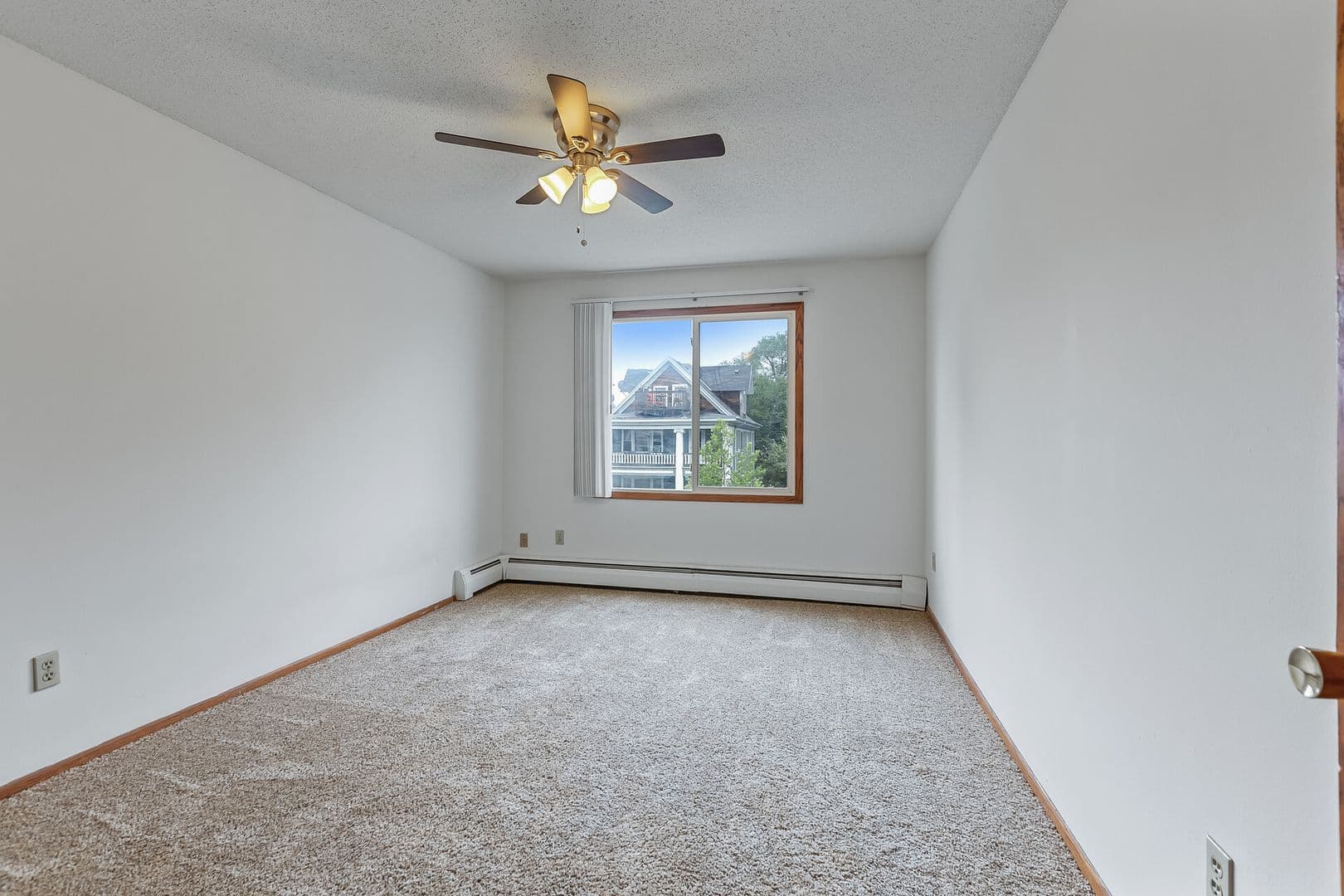 Minneapolis Apartment: 2400 Harriet Ave