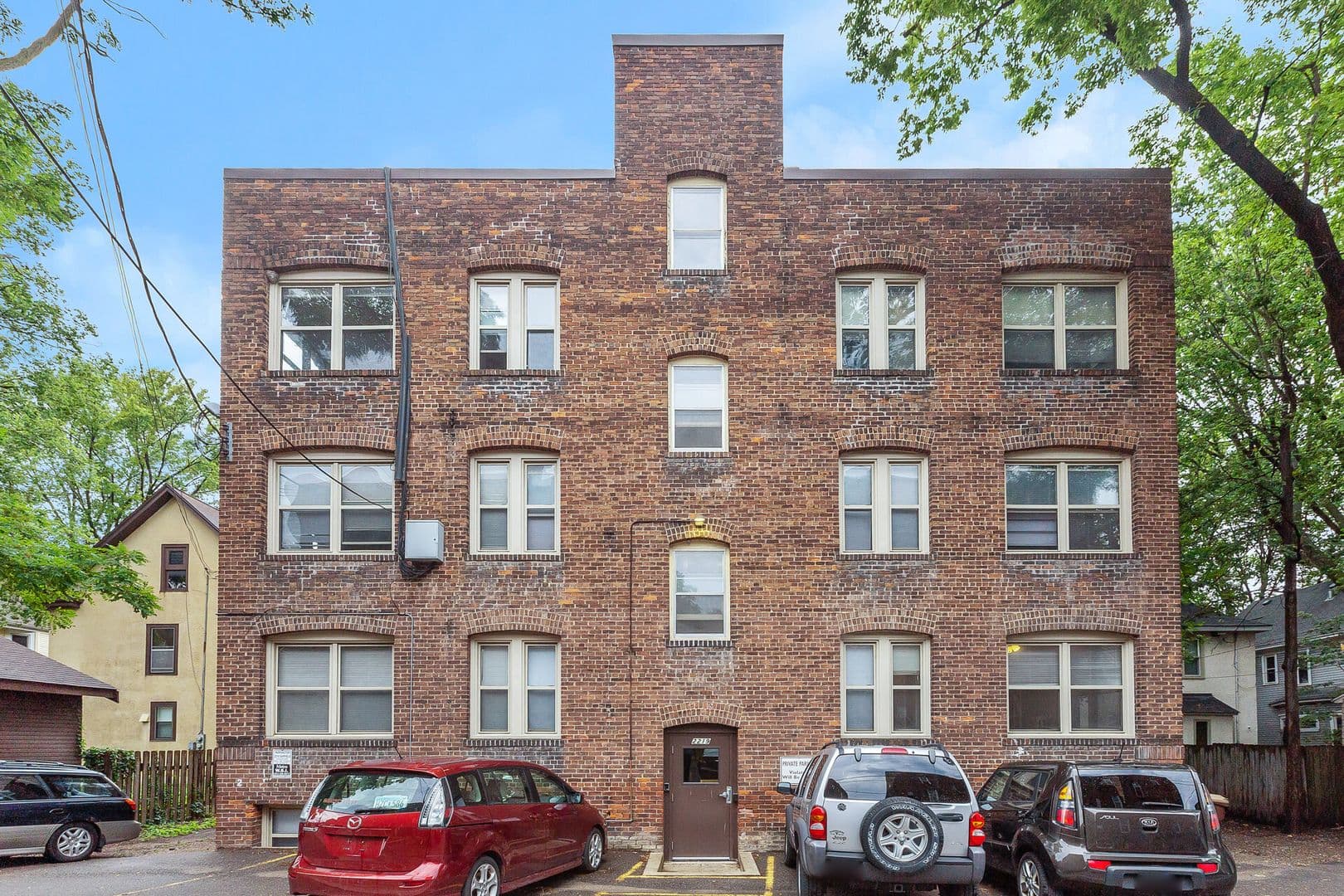 Minneapolis Apartment: 2219 Garfield Ave