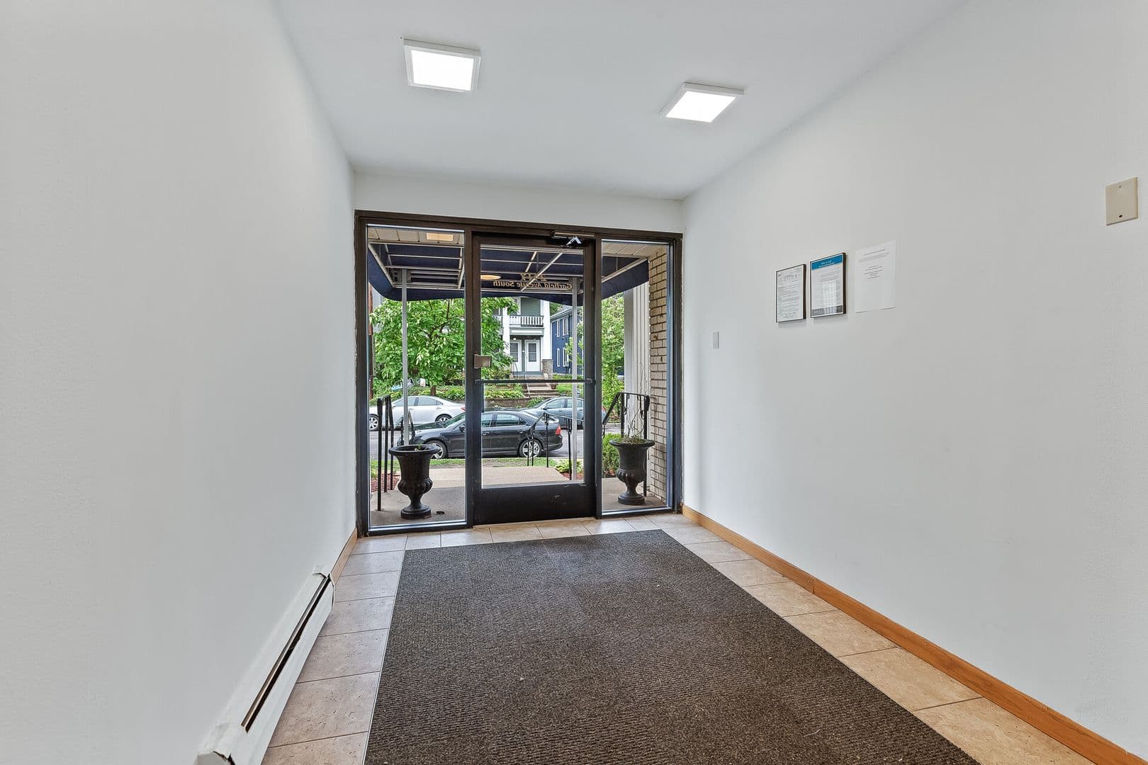 Minneapolis Apartment: 2400 Harriet Ave