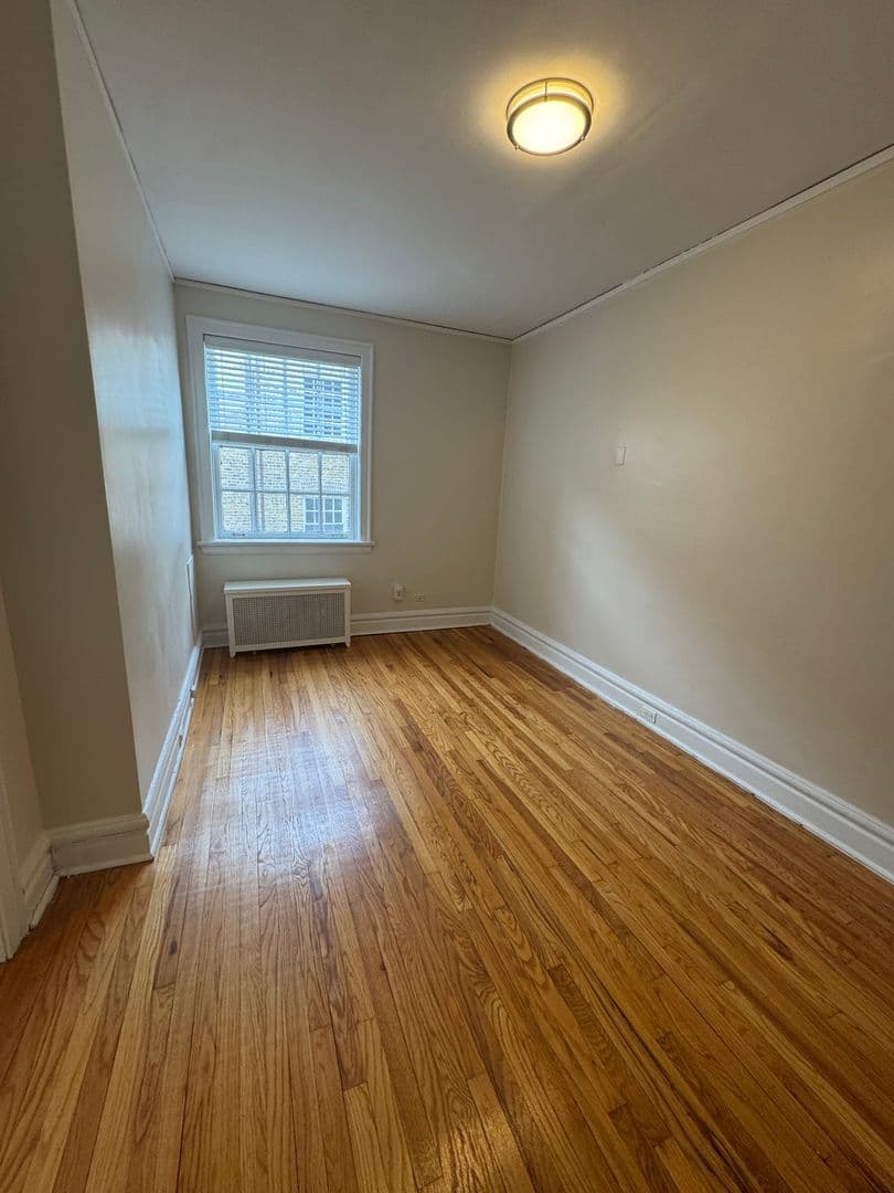 Evanston Apartment: 1000-1010 Hinman Avenue