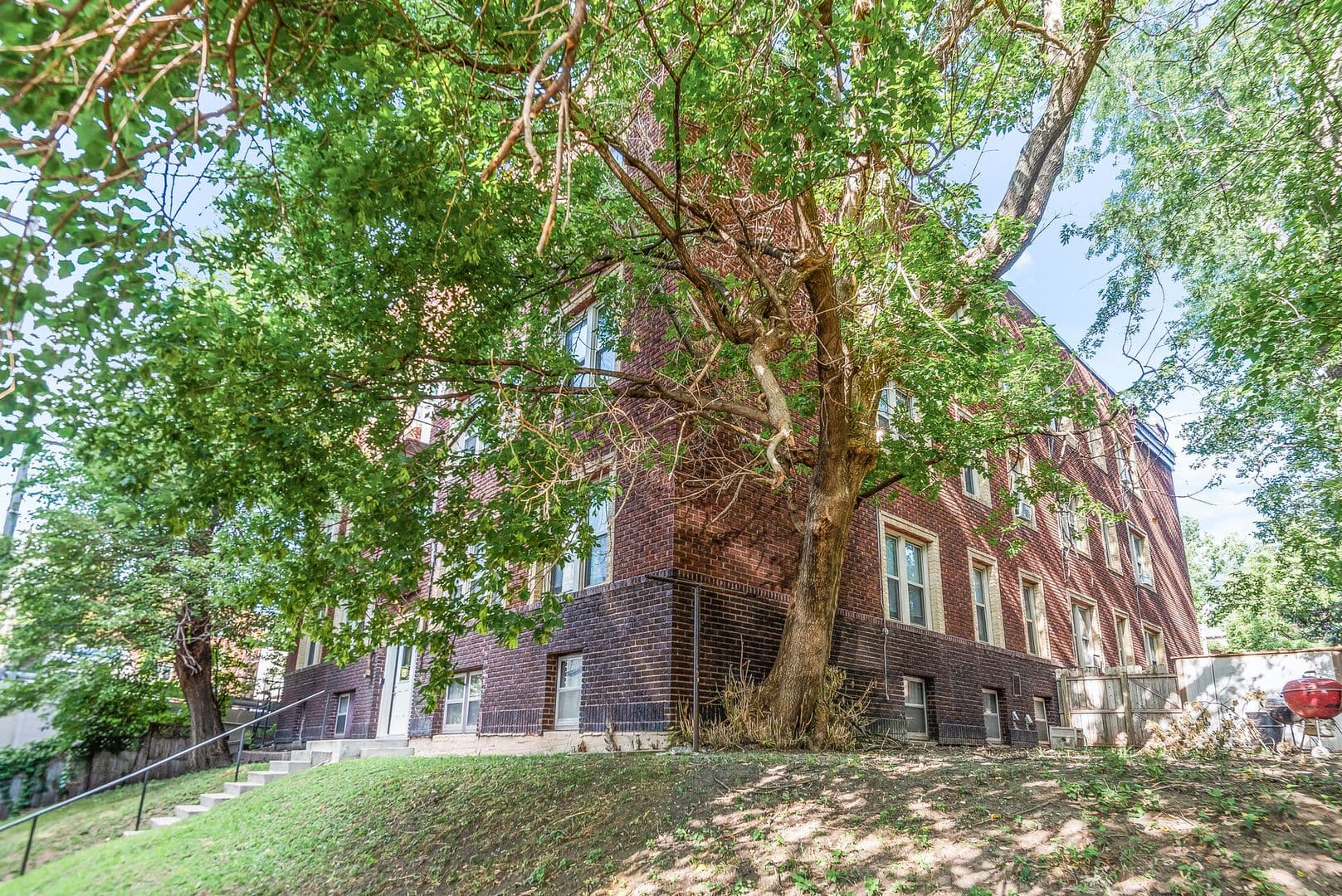 Minneapolis Apartment: 2219 Garfield Ave
