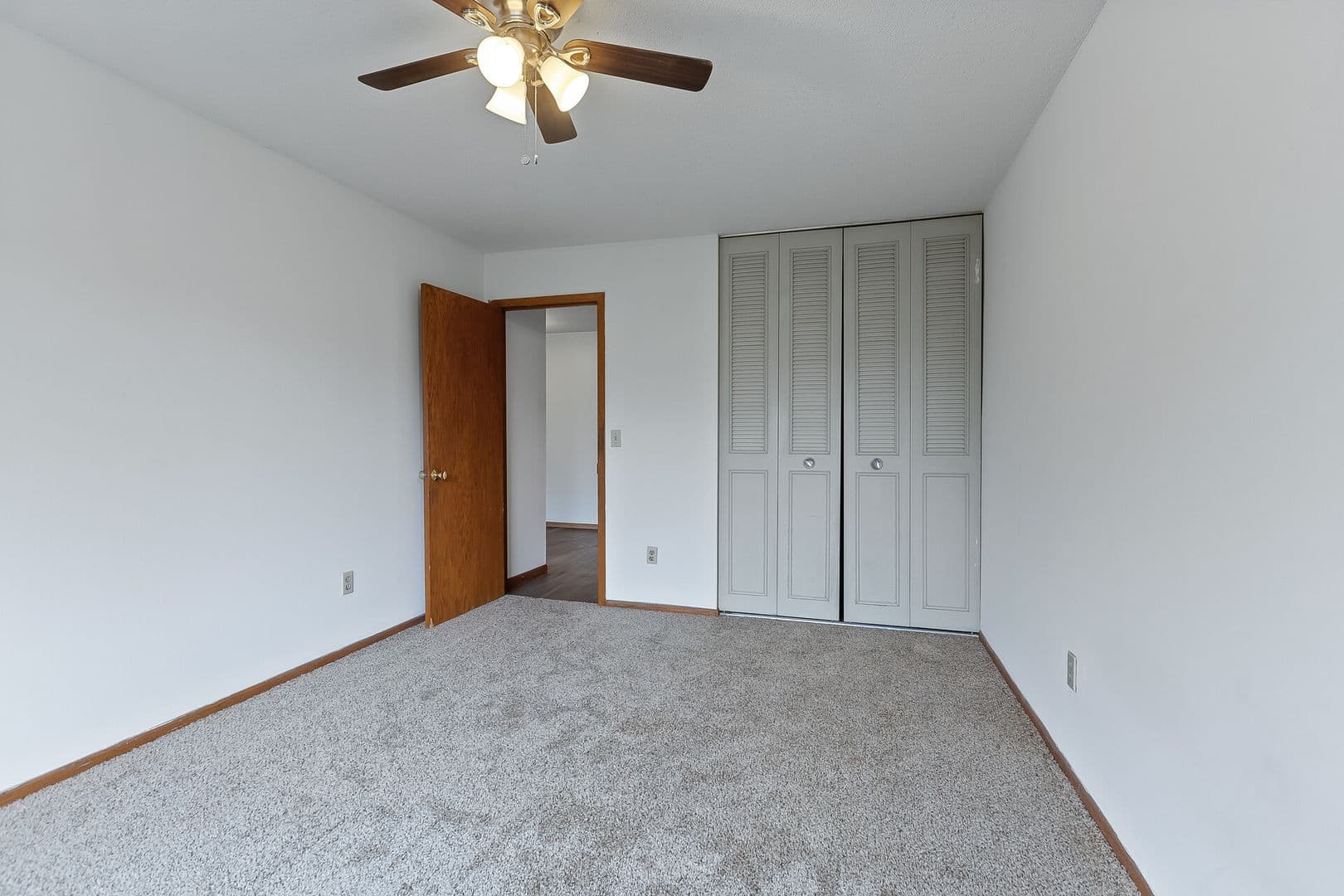 Minneapolis Apartment: 2400 Harriet Ave