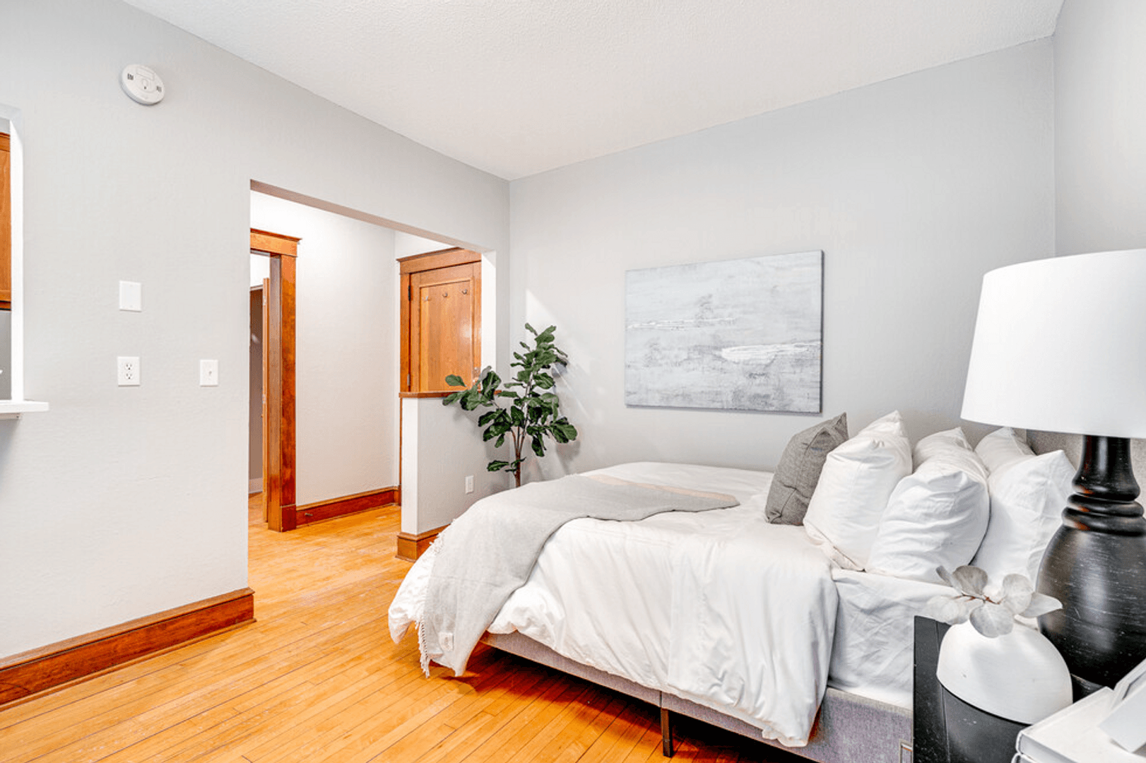 Minneapolis Apartment: 127 W Grant St