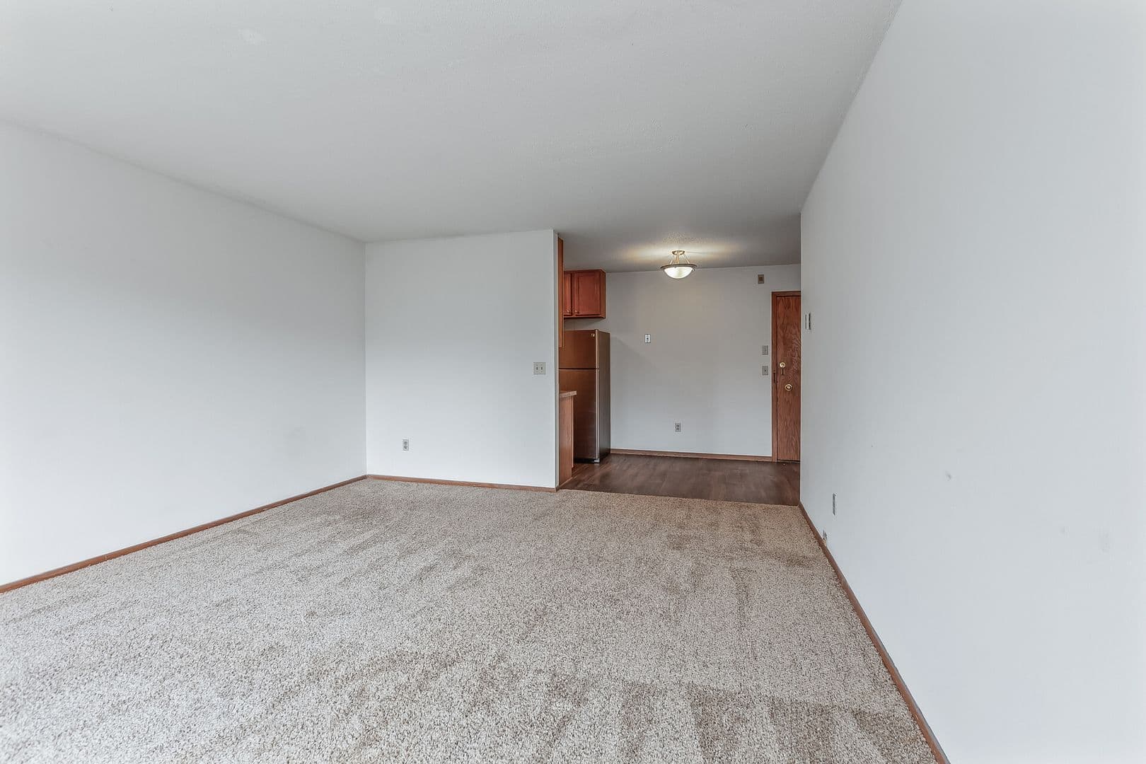 Minneapolis Apartment: 2400 Harriet Ave
