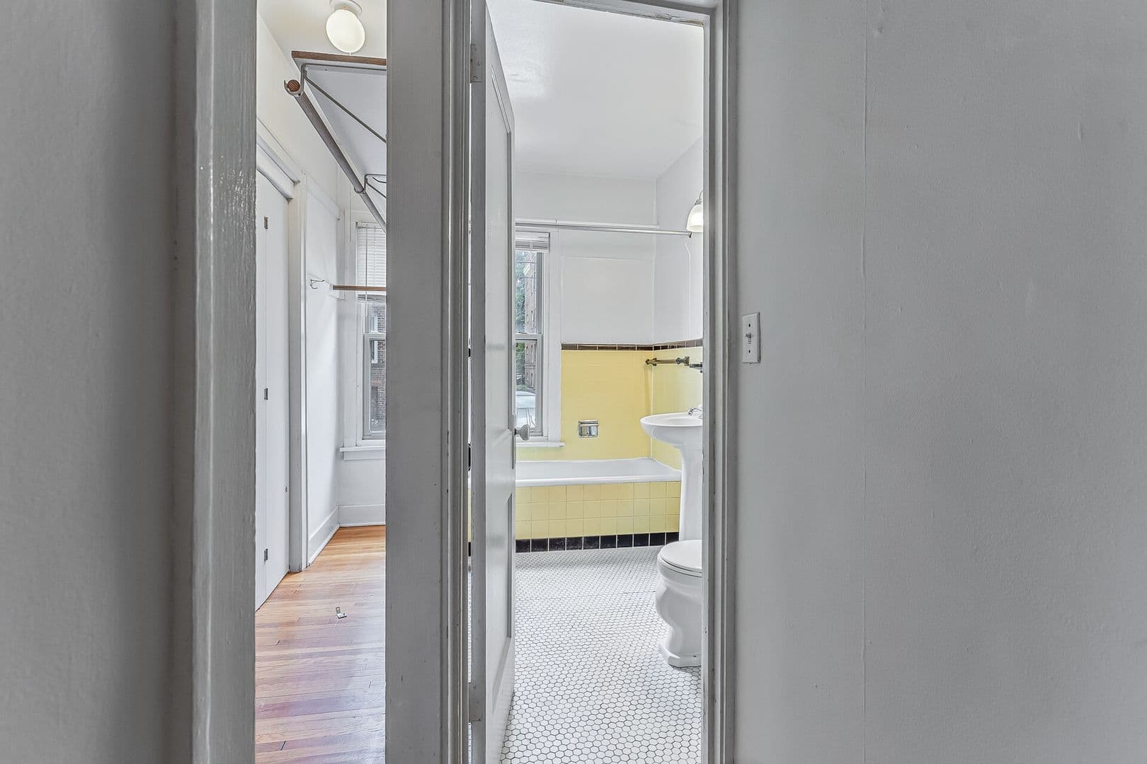 Minneapolis Apartment: 2219 Garfield Ave