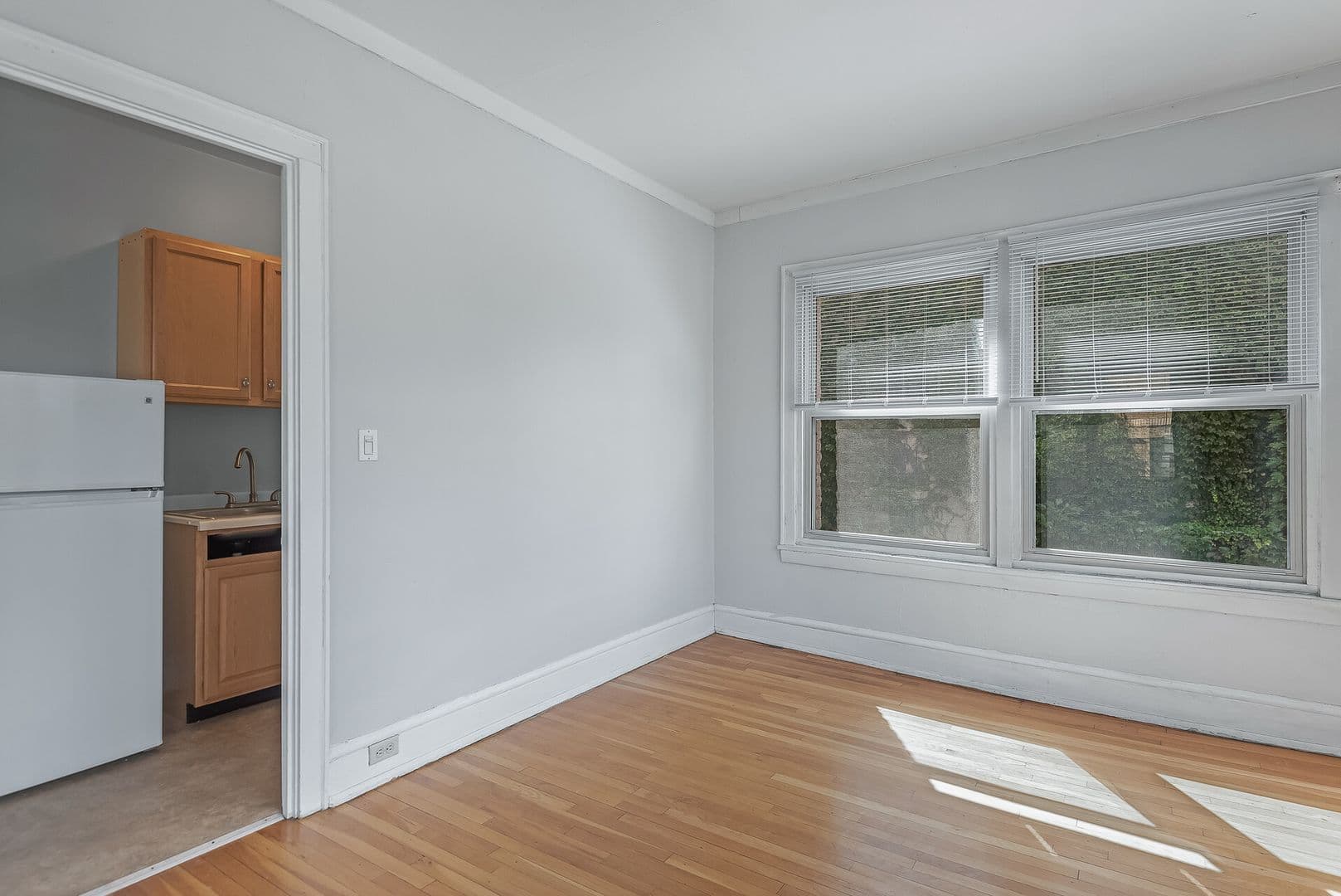 Minneapolis Apartment: 214 Oak Grove St