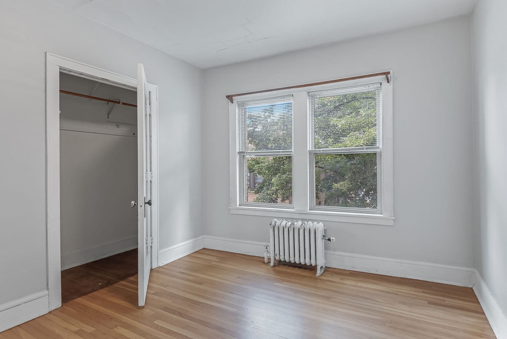 Minneapolis Apartment: 214 Oak Grove St