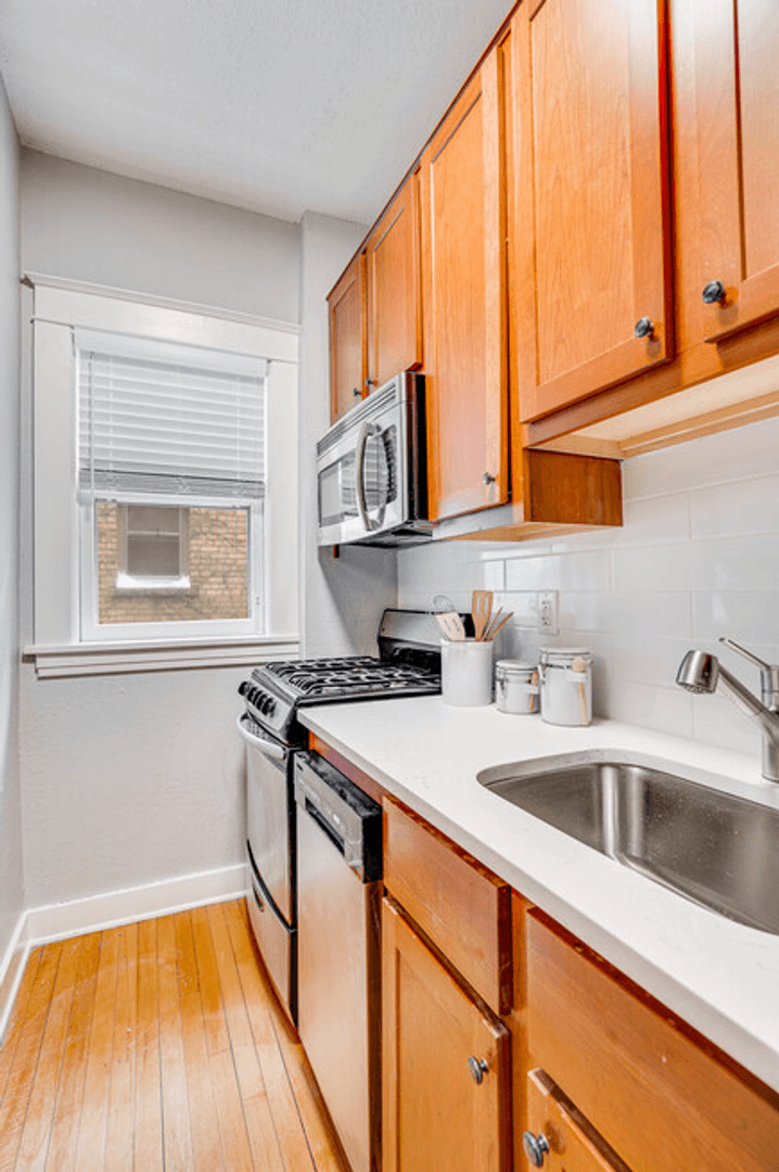 Minneapolis Apartment: 127 W Grant St