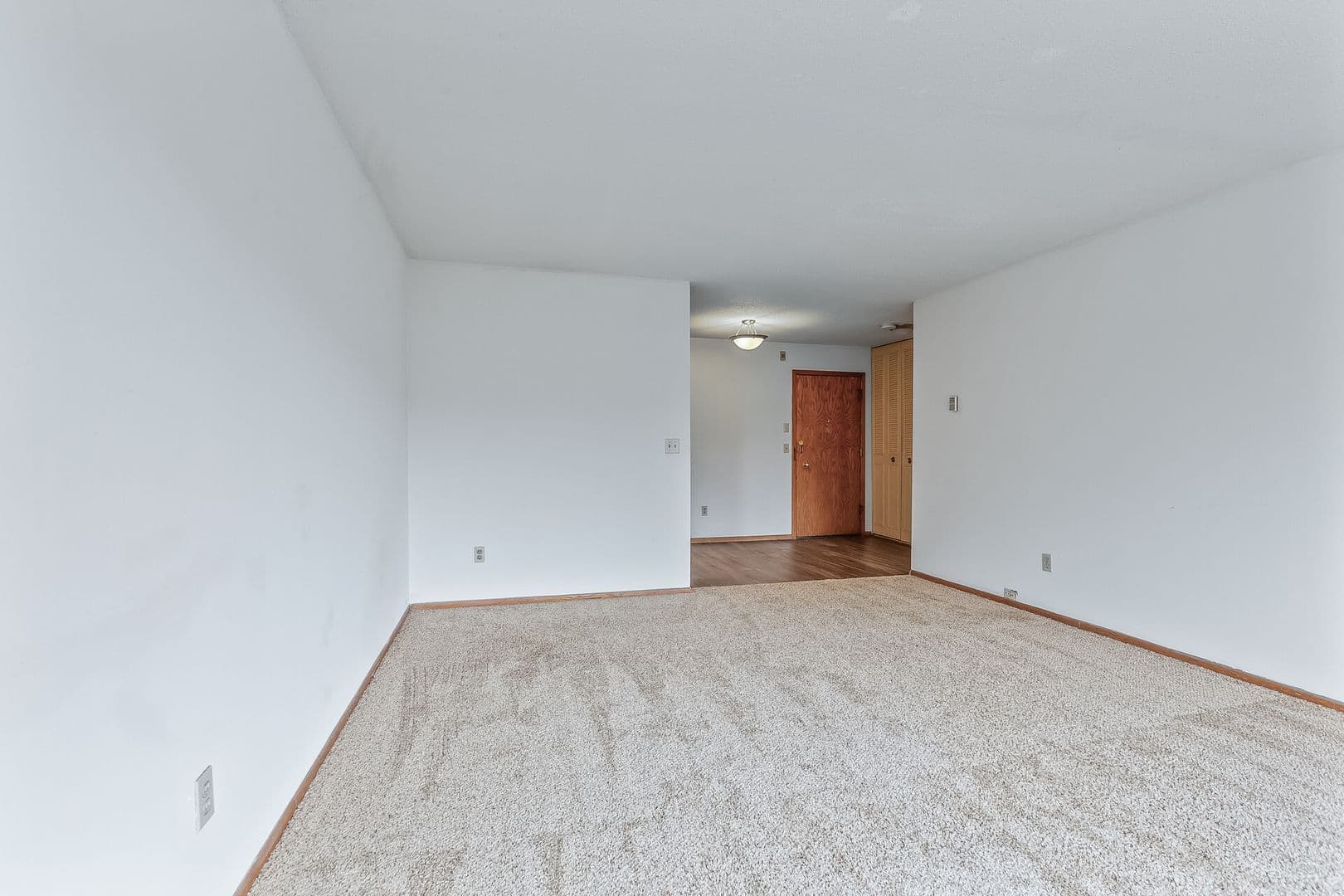 Minneapolis Apartment: 2400 Harriet Ave