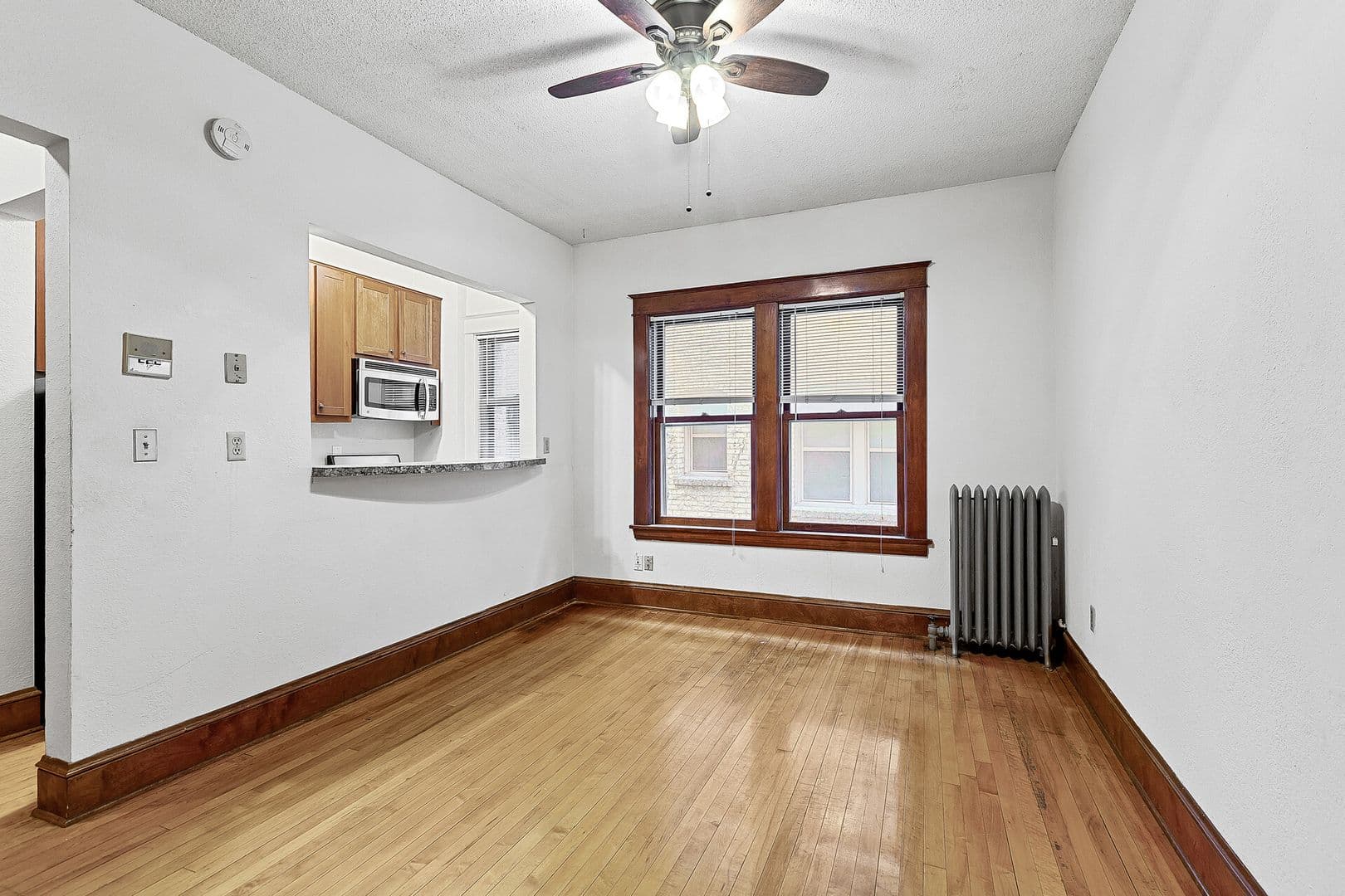 Minneapolis Apartment: 127 W Grant St