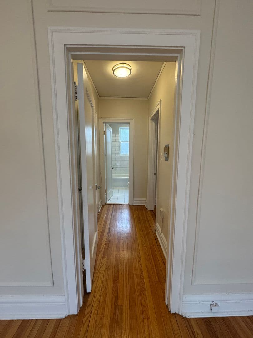 Evanston Apartment: 1000-1010 Hinman Avenue