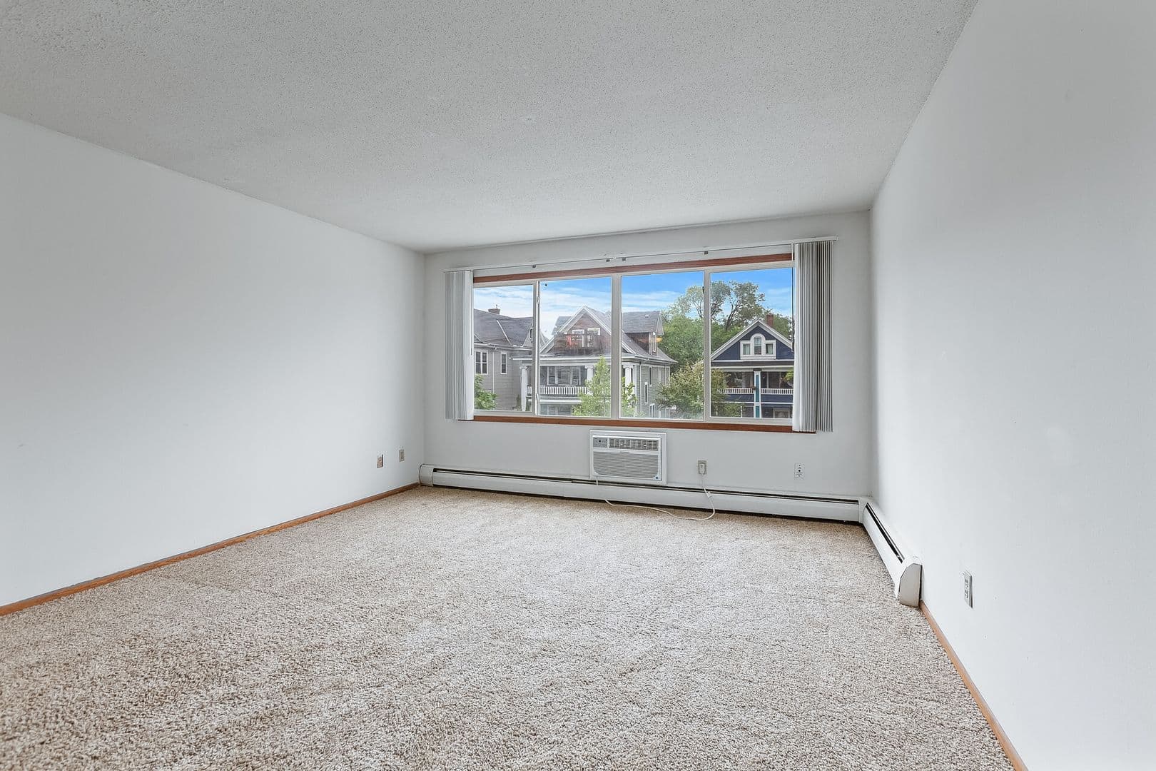 Minneapolis Apartment: 2400 Harriet Ave
