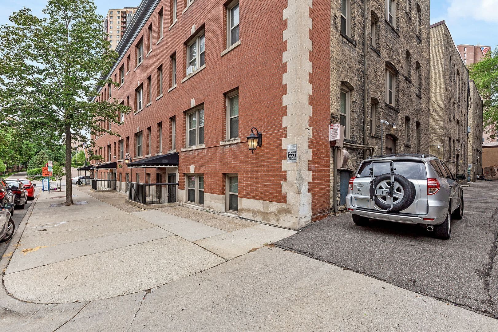Minneapolis Apartment: 127 W Grant St