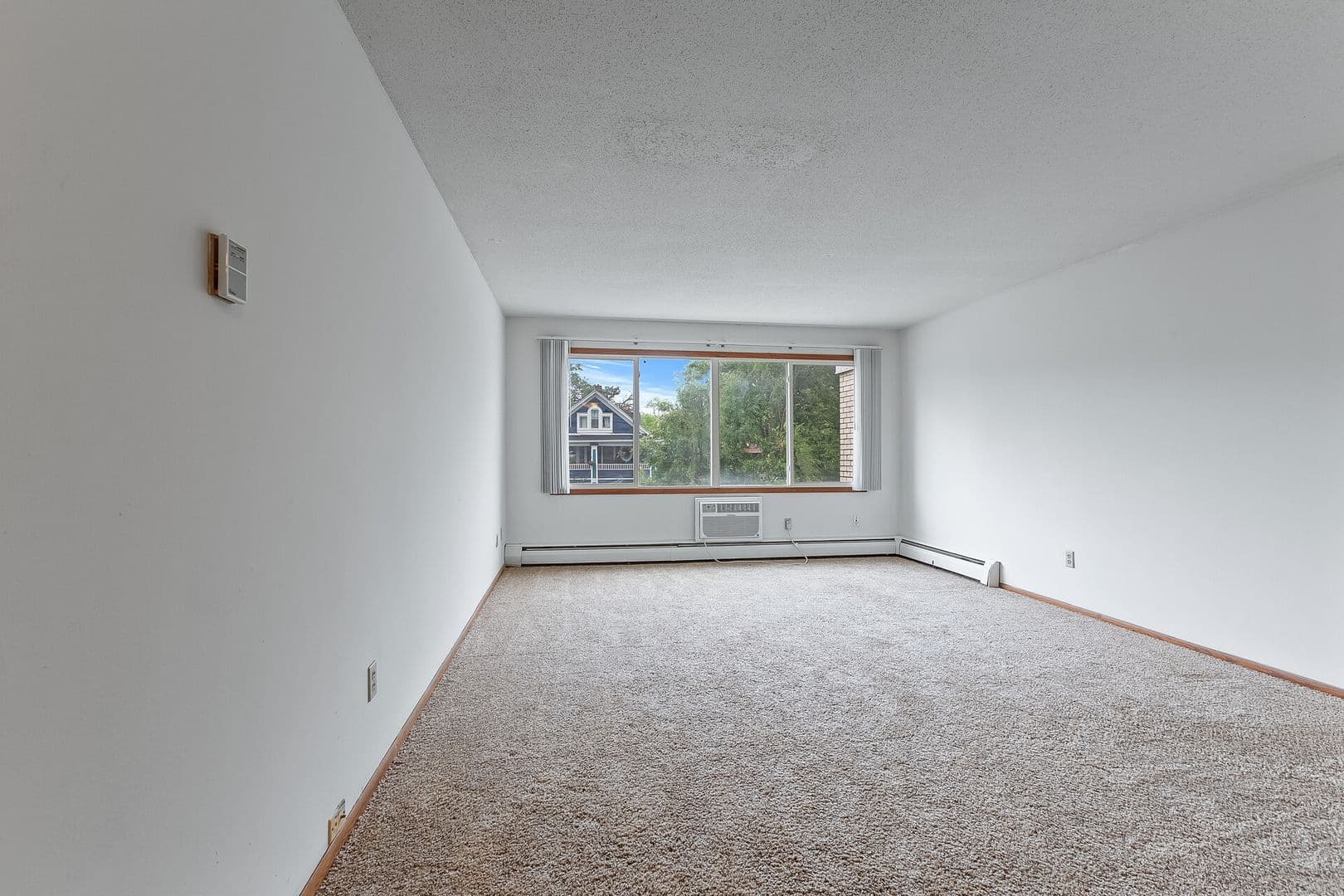 Minneapolis Apartment: 2400 Harriet Ave