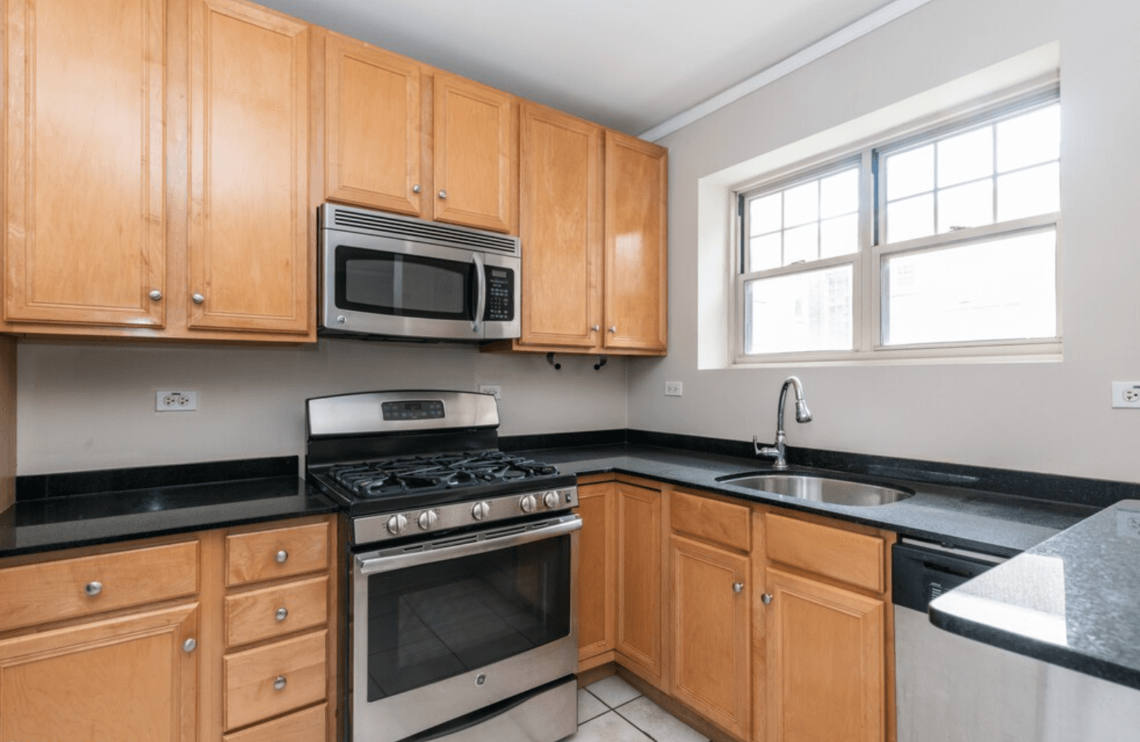 Evanston Apartment: 2730-2766 Hampton Parkway