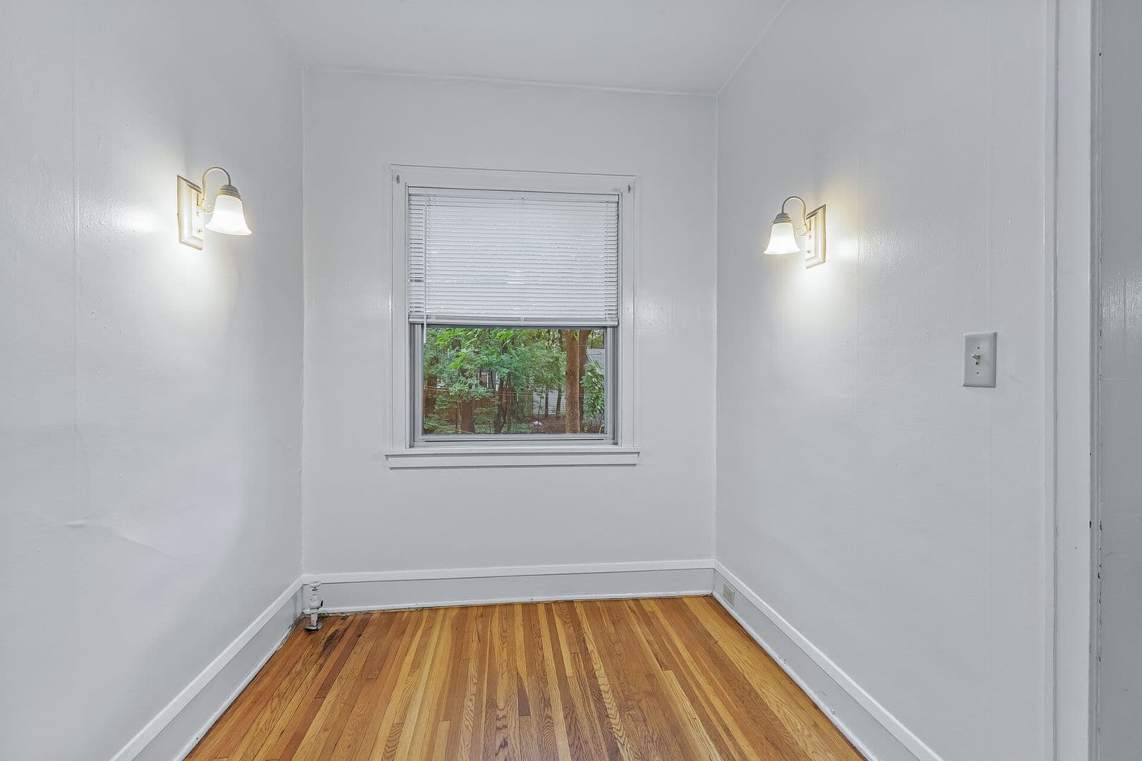 Minneapolis Apartment: 2219 Garfield Ave