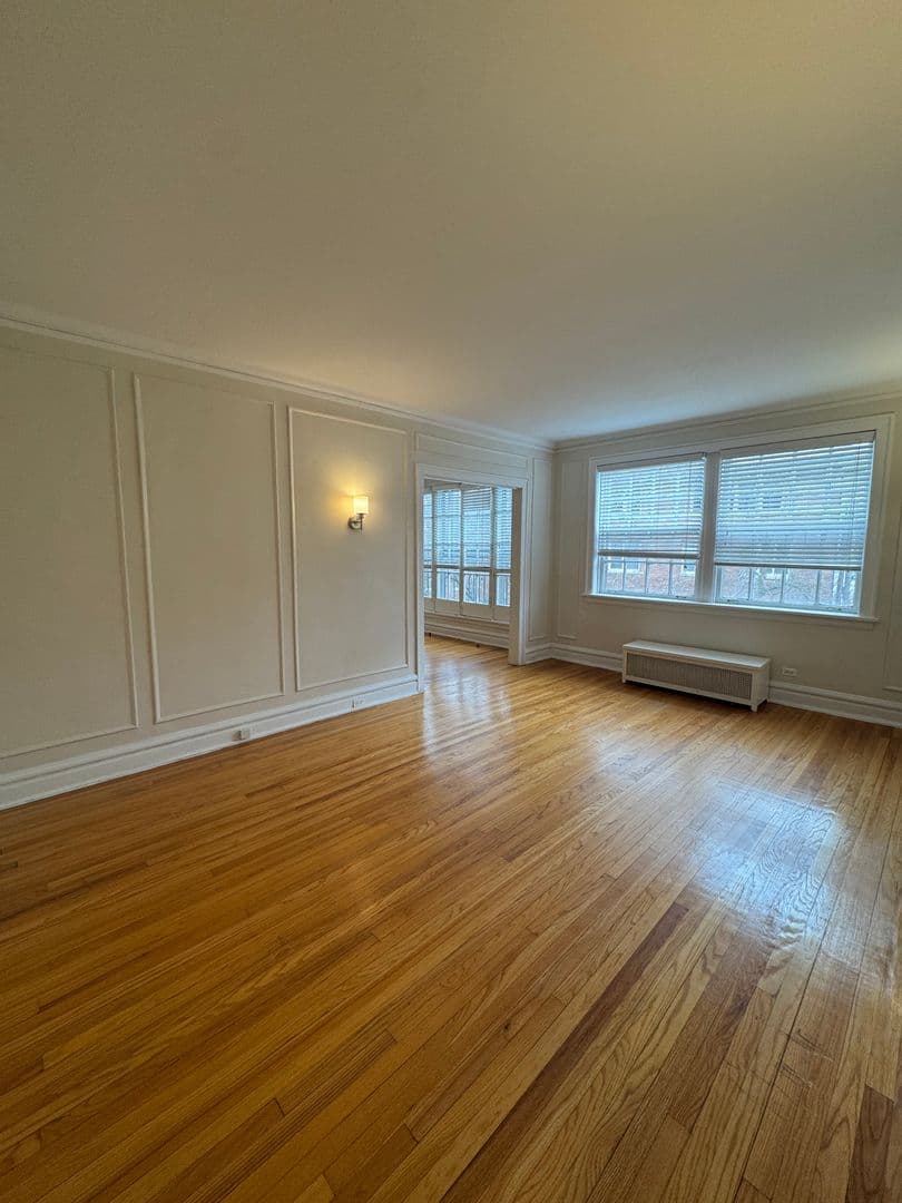 Evanston Apartment: 1000-1010 Hinman Avenue